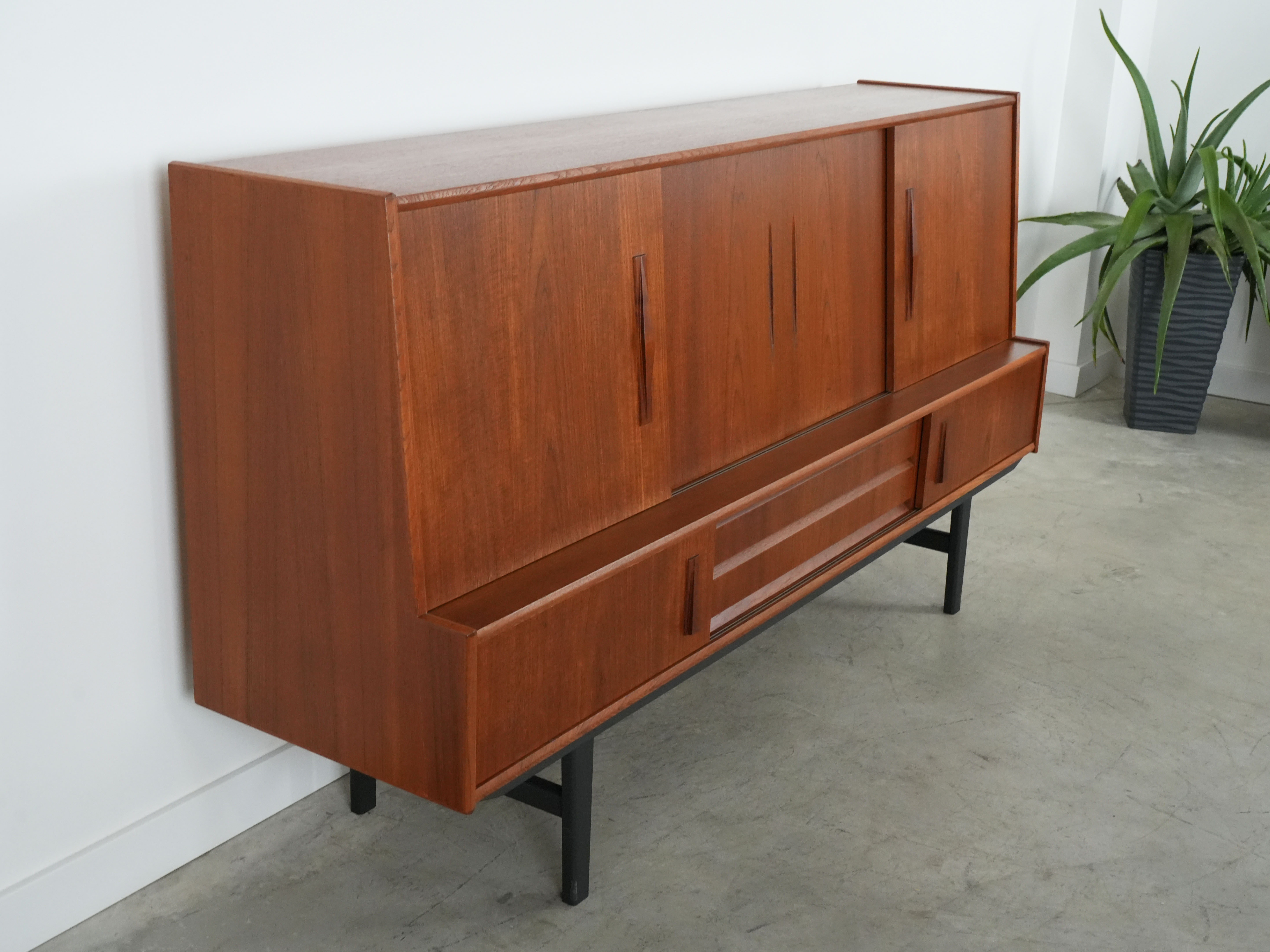 Highboard Teakholz 1970er Jahre