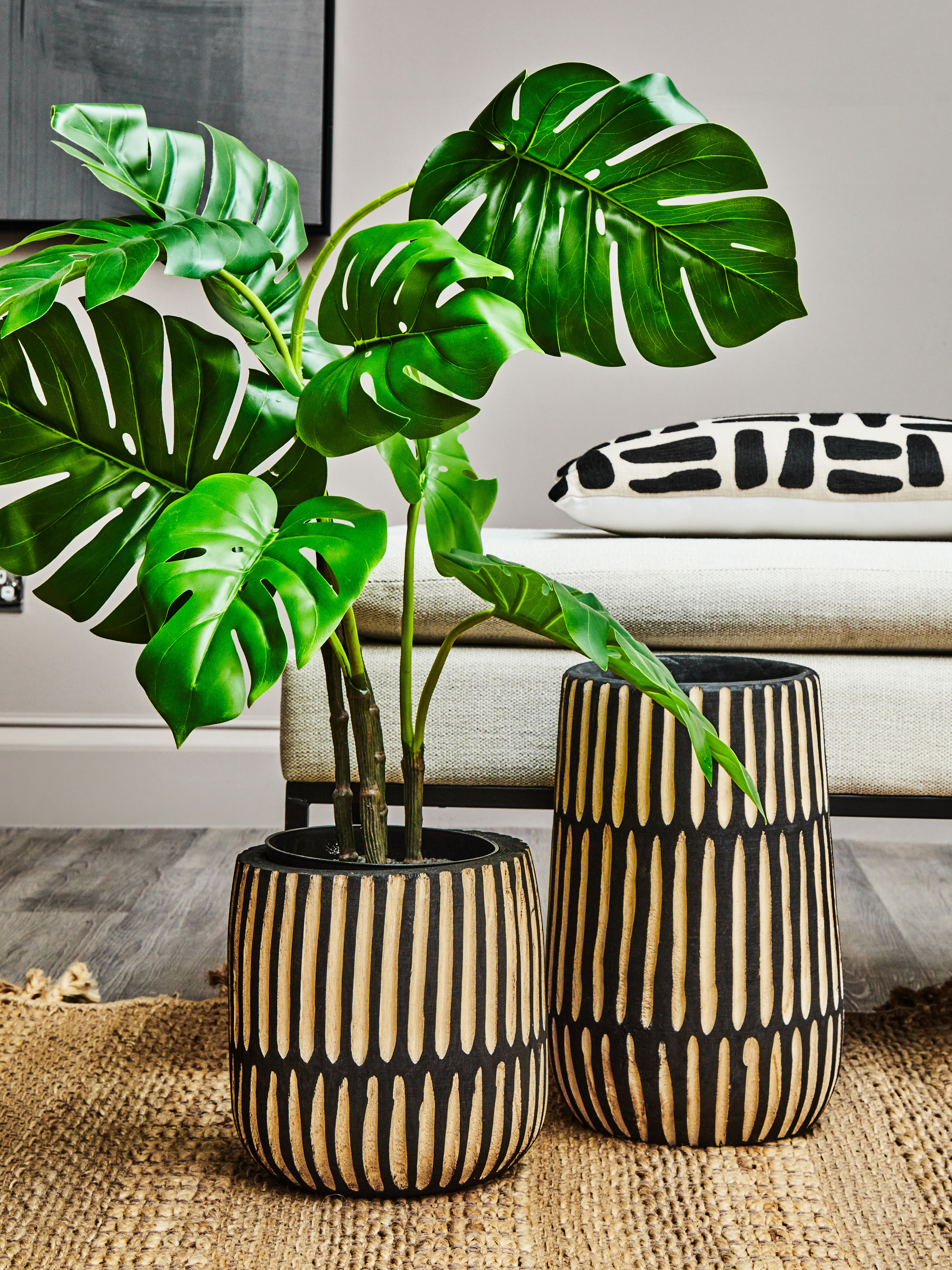 Arlo Große Natur und Schwarze Holzvase
