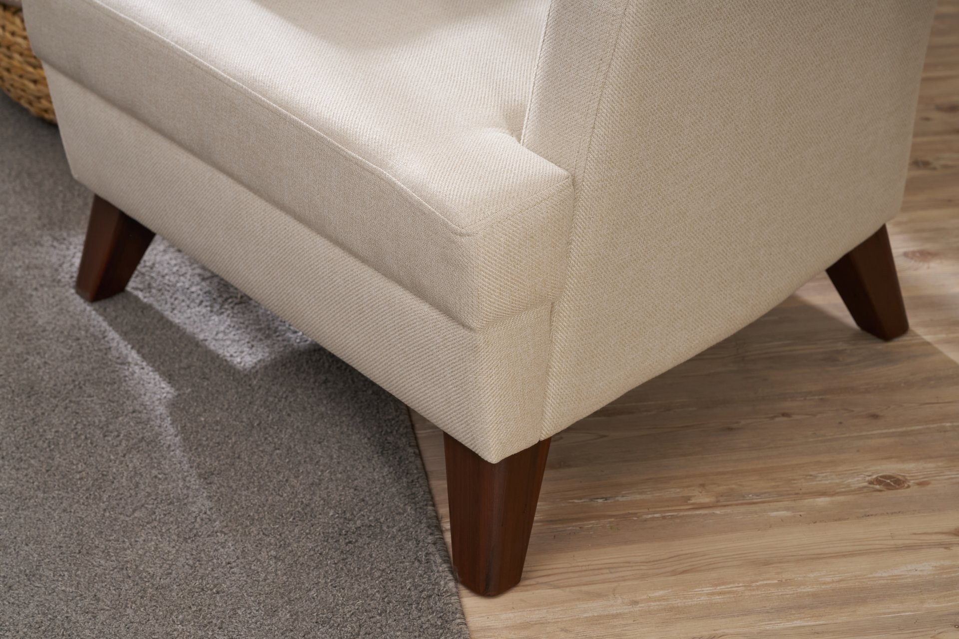 Here's the translation of the German parts, keeping the original formatting:

Aly Armchair Cream