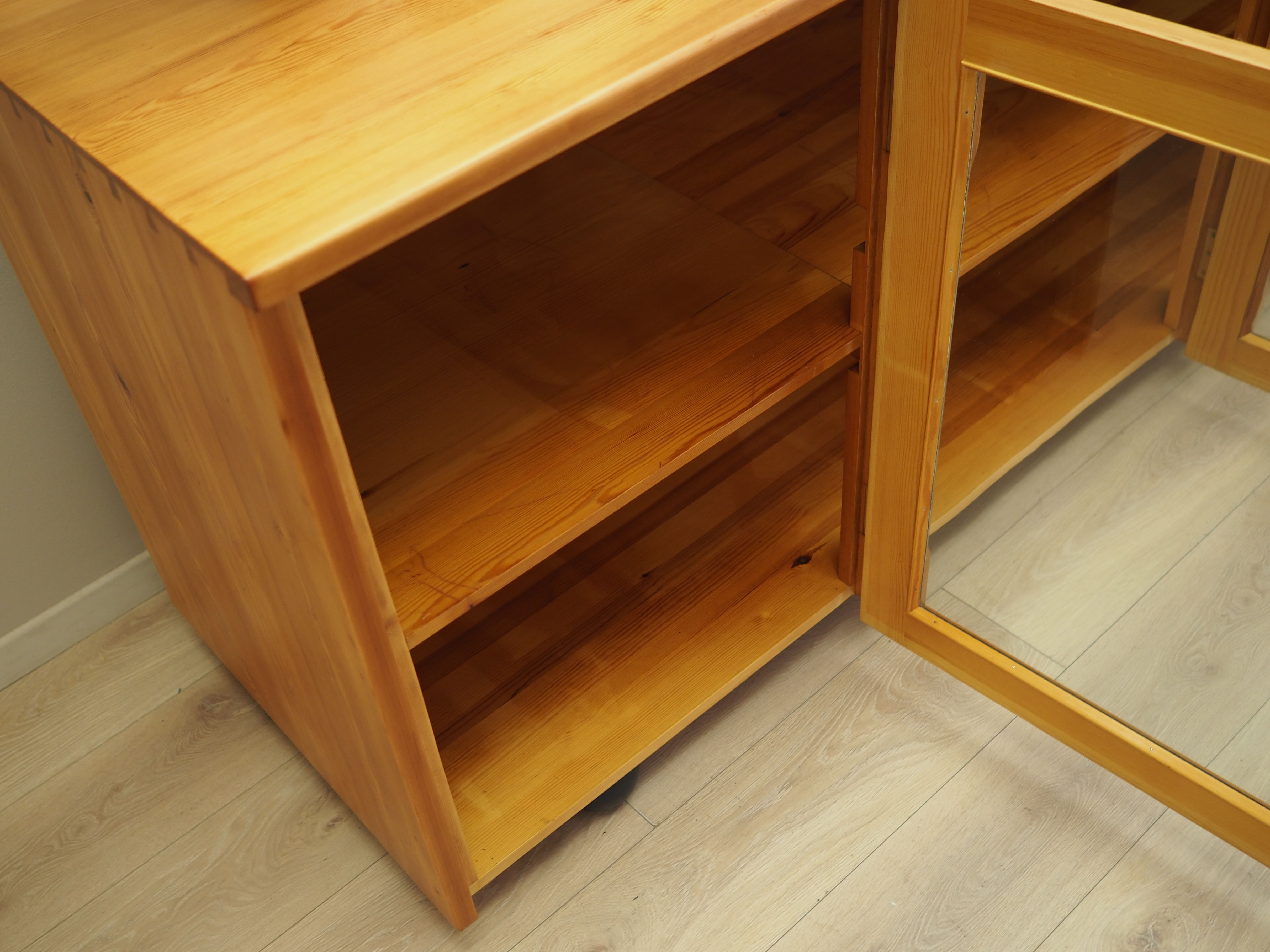 Display cabinet pine wood 1980s