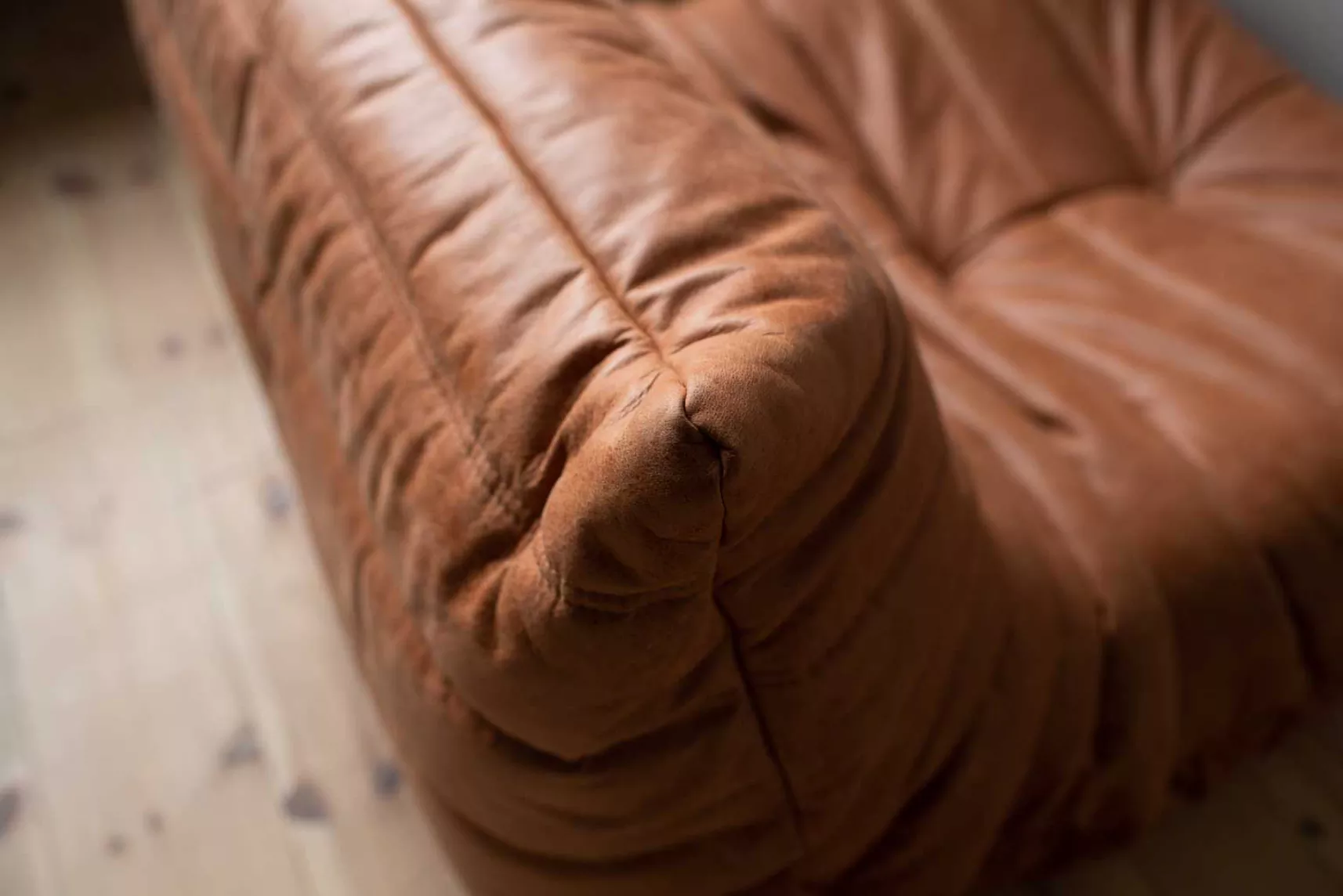 Togo Armchair Pull-Up Leather Peach Brown