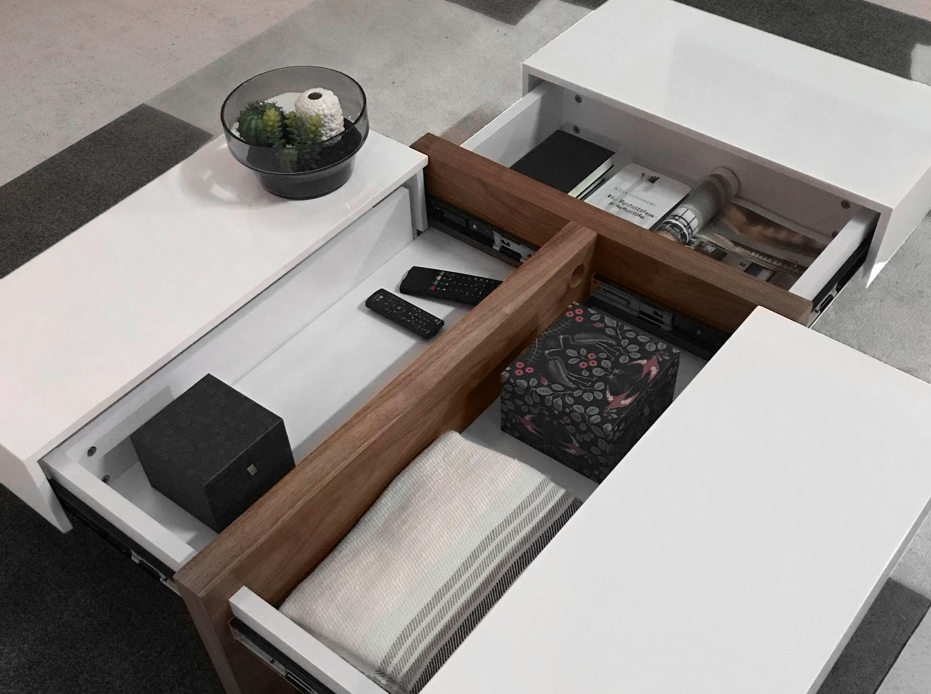 Table Walnut wood White