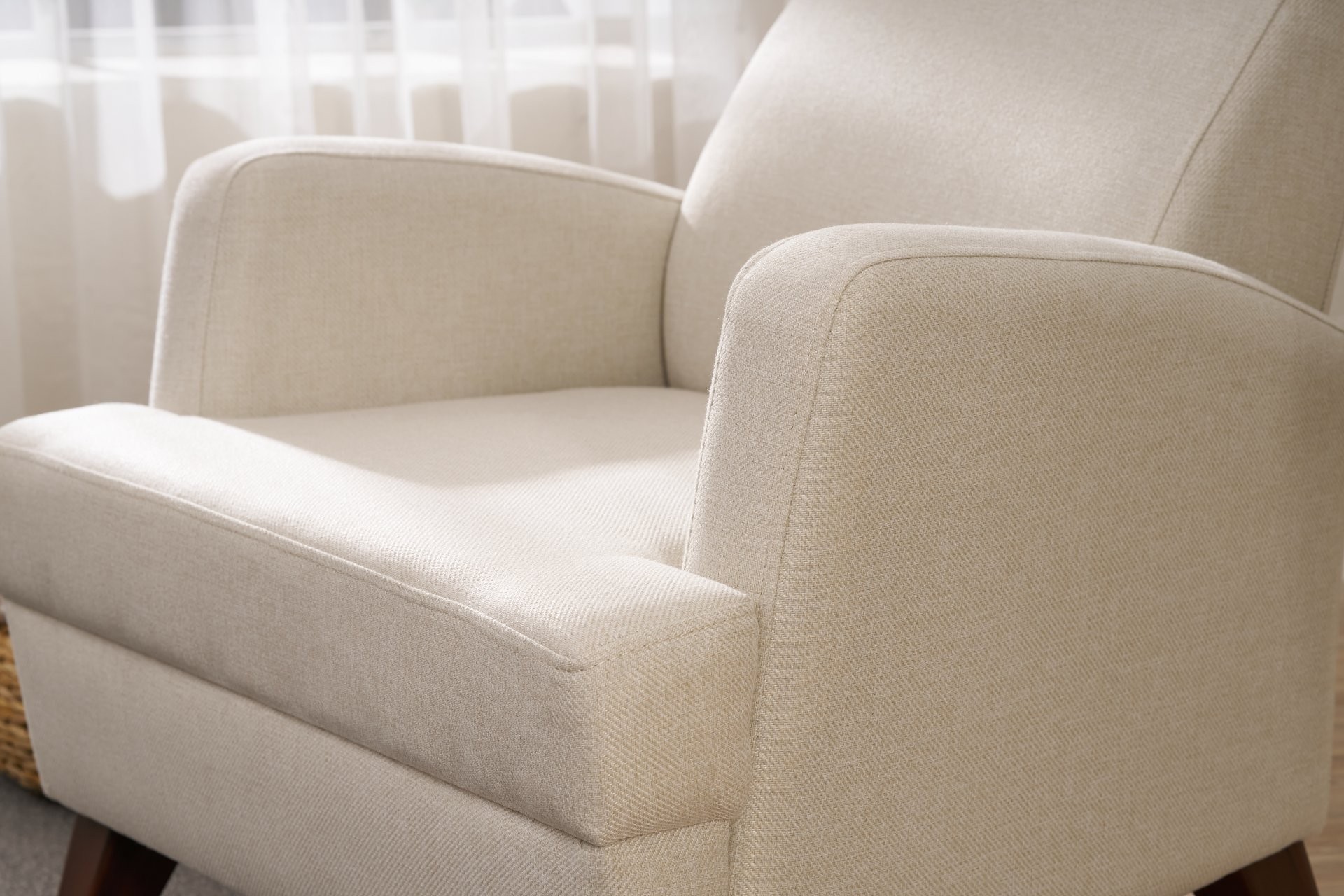 Here's the translation of the German parts, keeping the original formatting:

Aly Armchair Cream