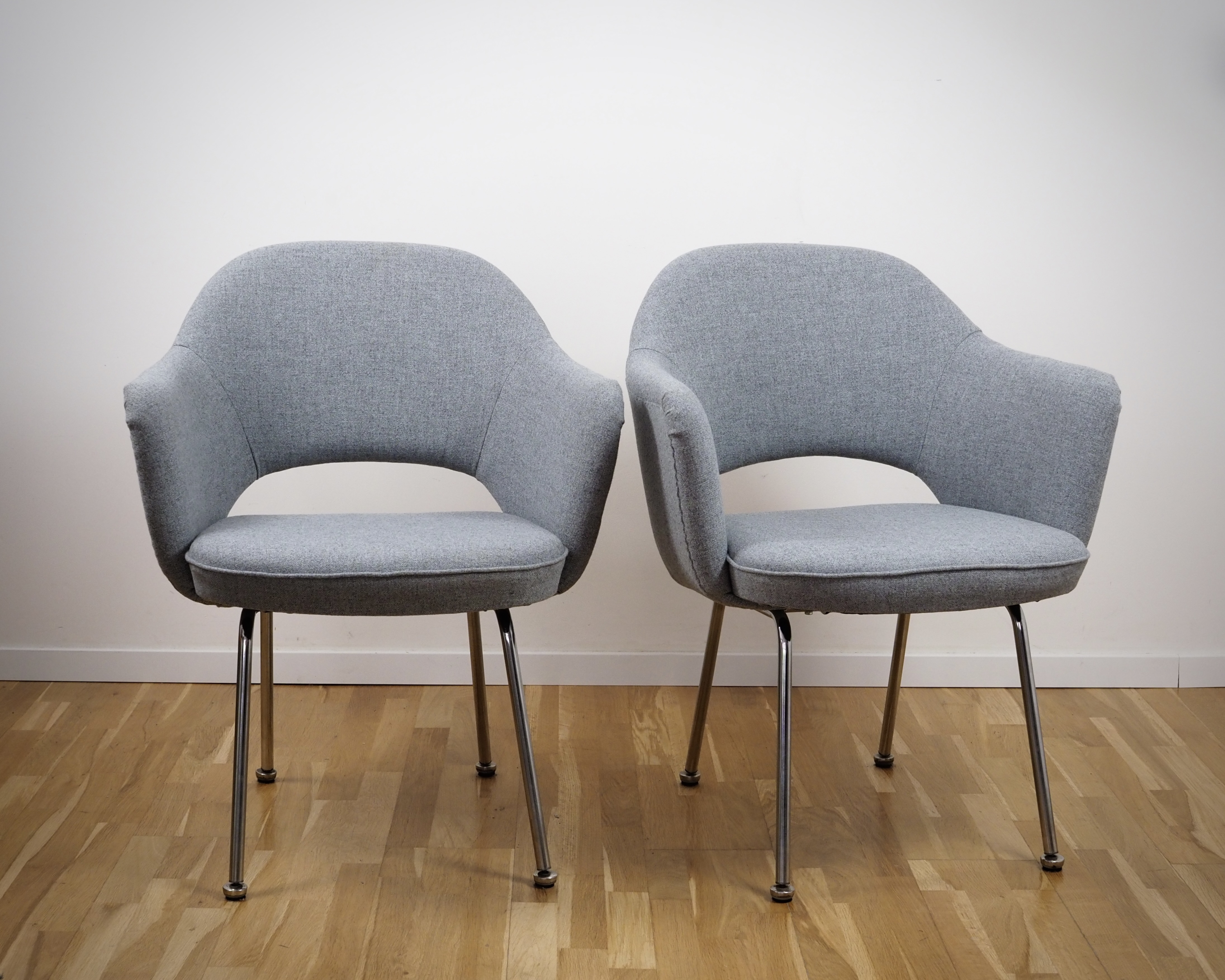 Saarinen Conference Armchair Textile Metal Grey