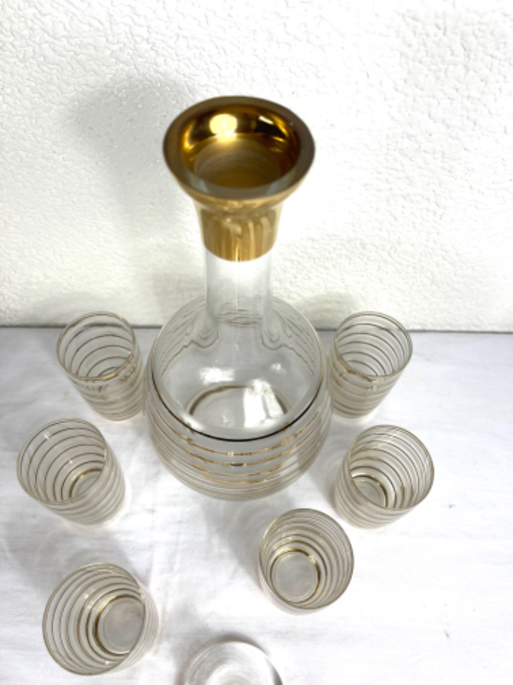 Carafe with 6 glasses gold stripes