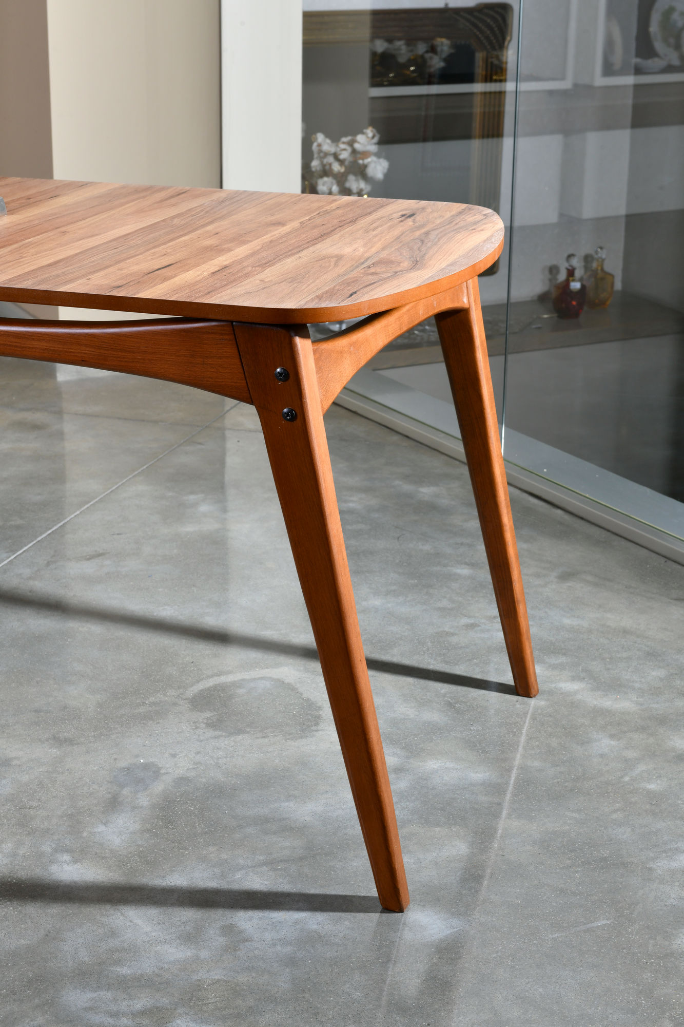 Touch Dining Table Walnut Brown