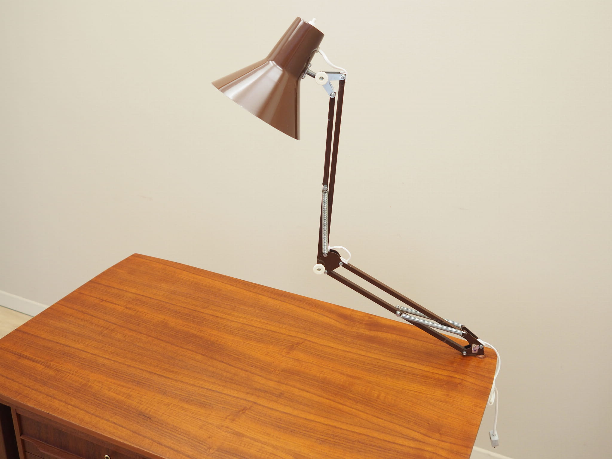 Vintage Schreibtisch mit Lampe Teakholz Braun 1970er Jahre