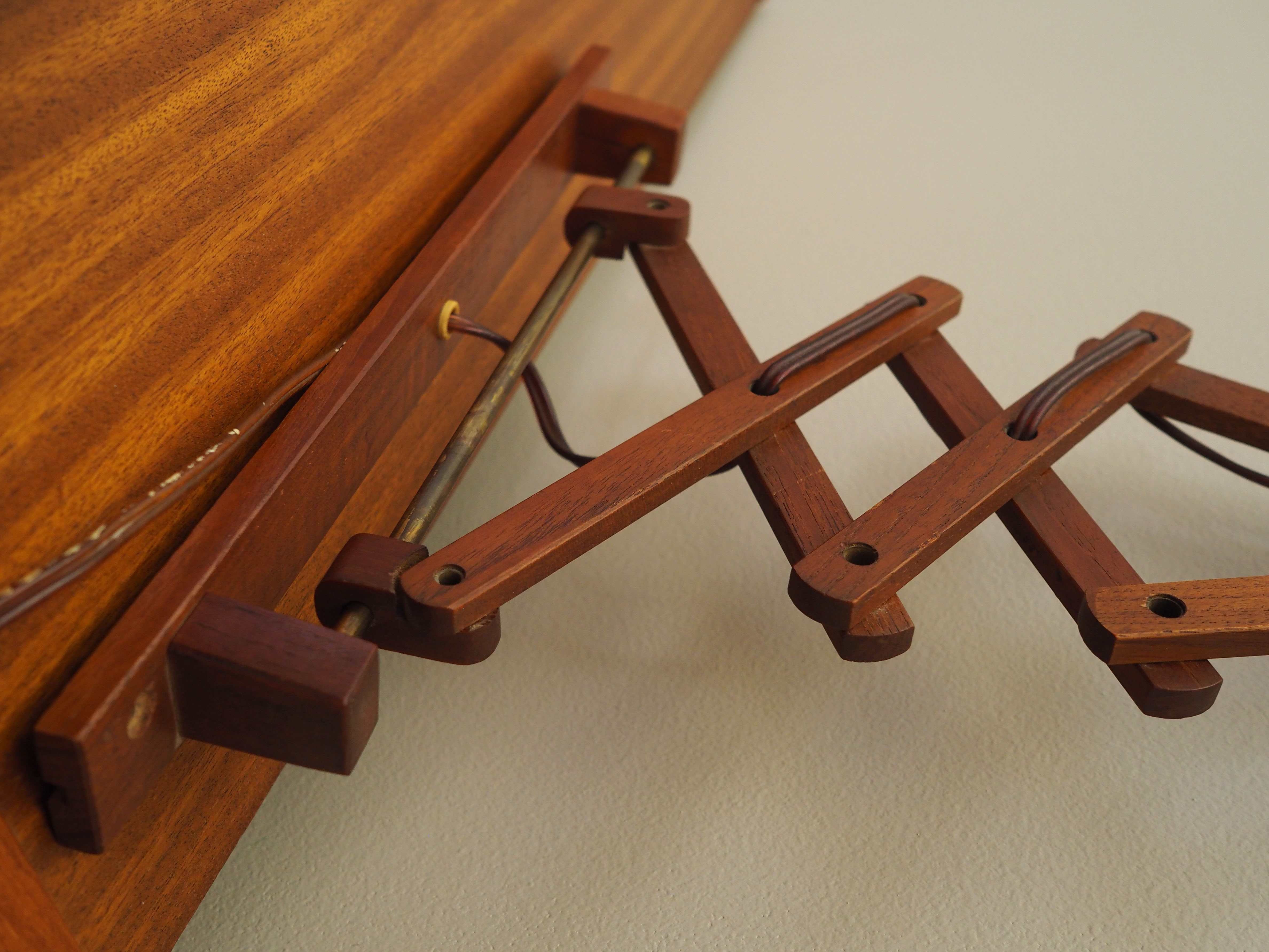 Scissor Wandleuchte Teakholz 1970er Jahre