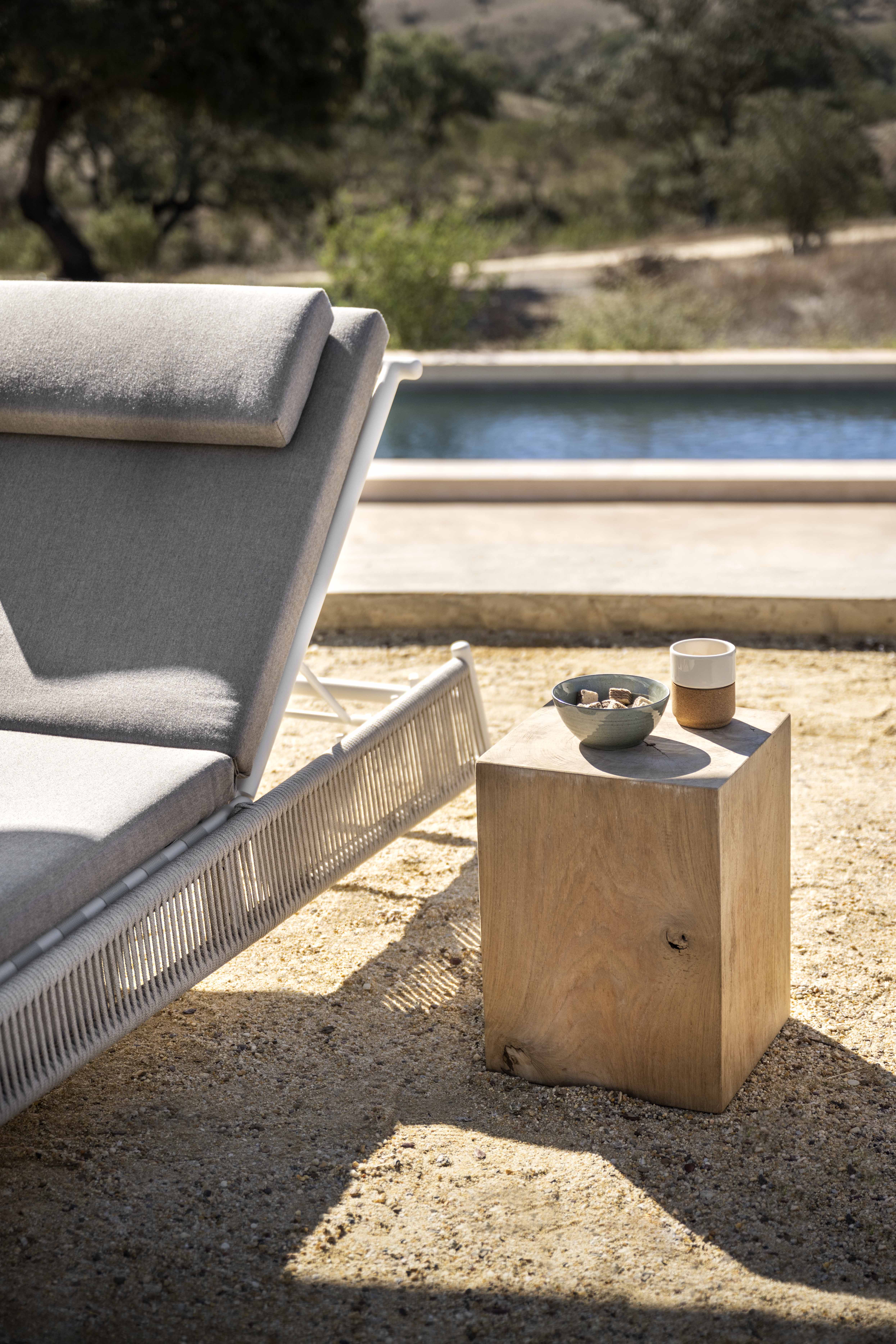 SCOOP Sun Lounger White Silver Cushion Cloud