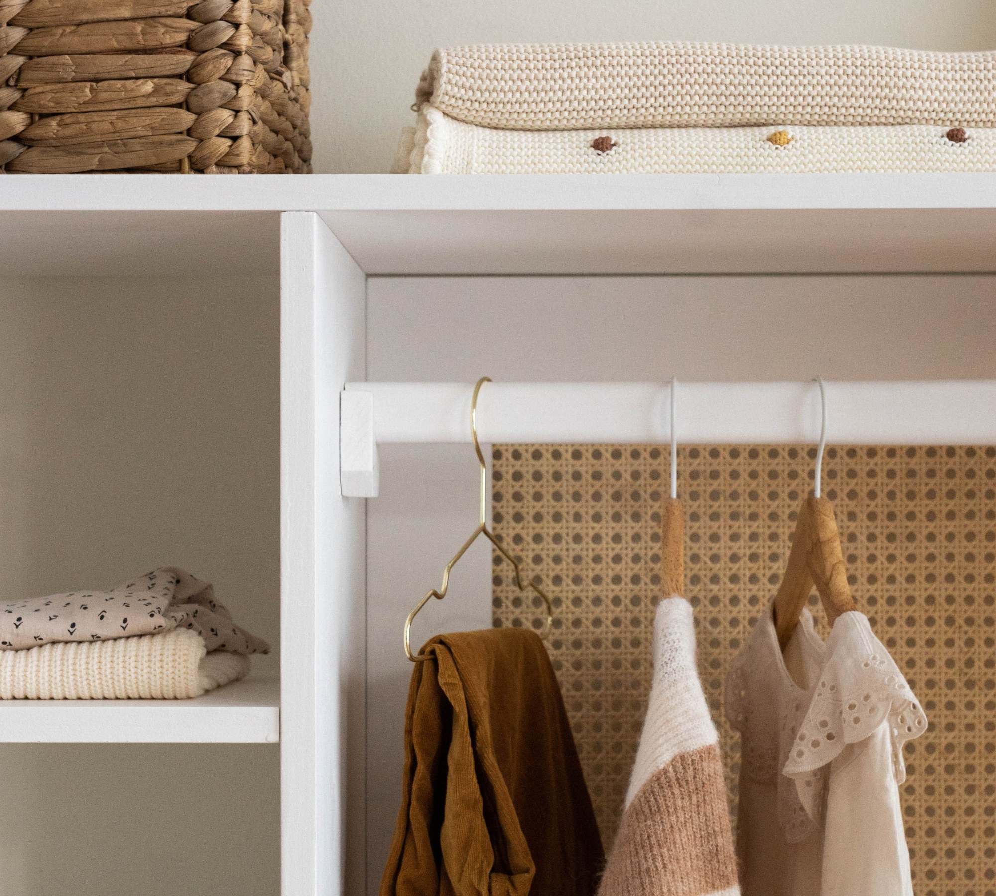 Kinderschrank Montessori Weiß
