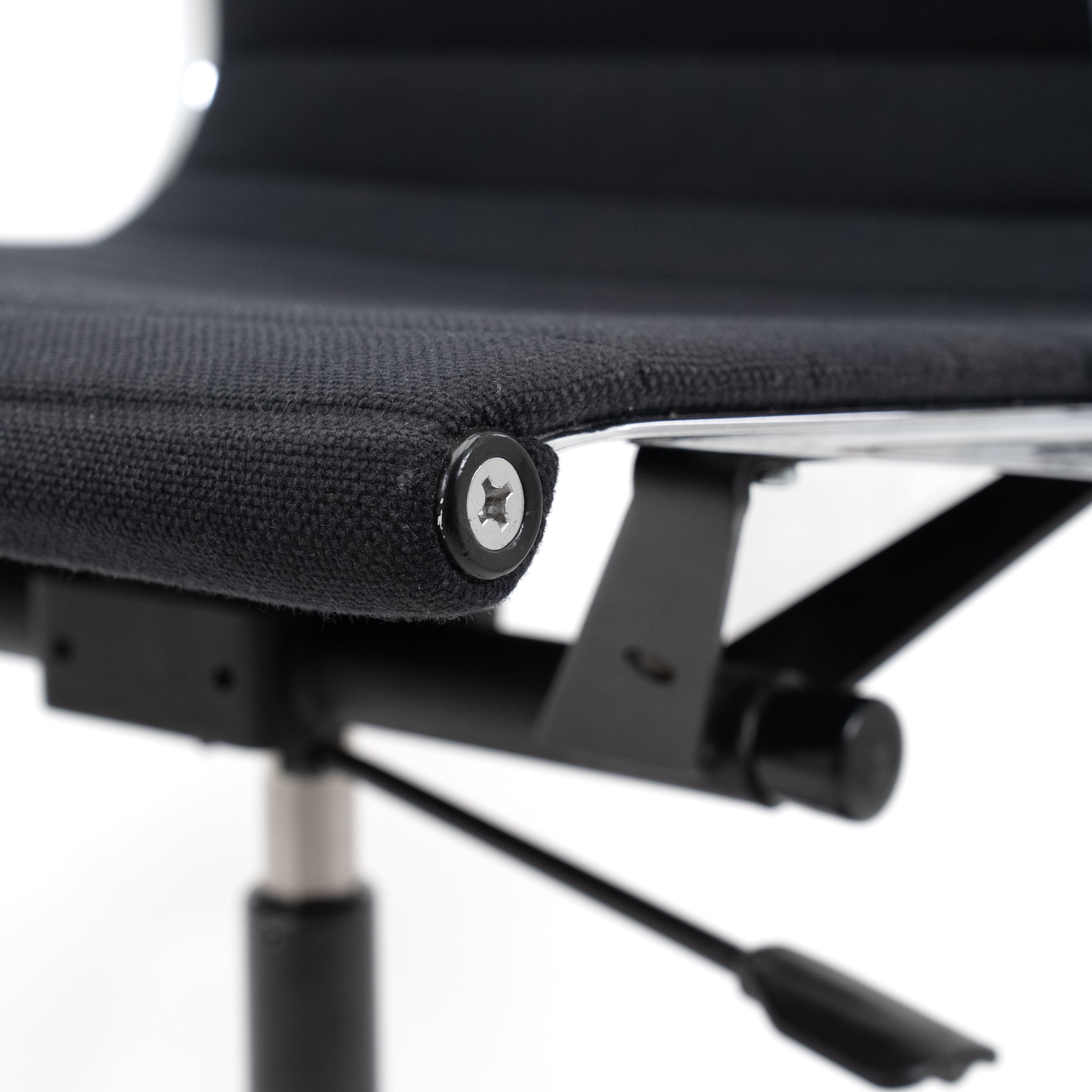 EA117 Bürostuhl Schwarz von Vitra