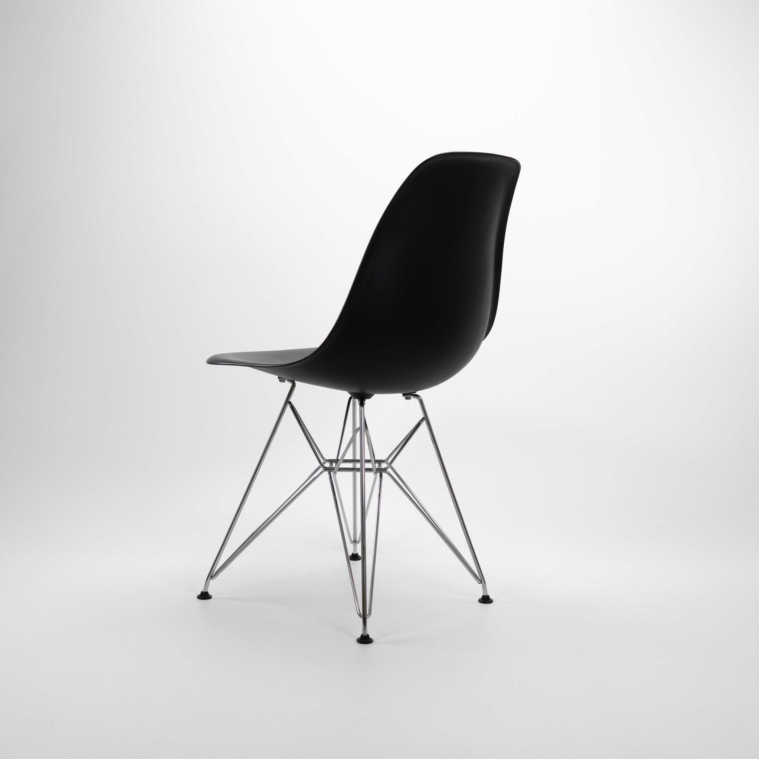 DSR Stuhl Plastik Chrom Tiefschwarz