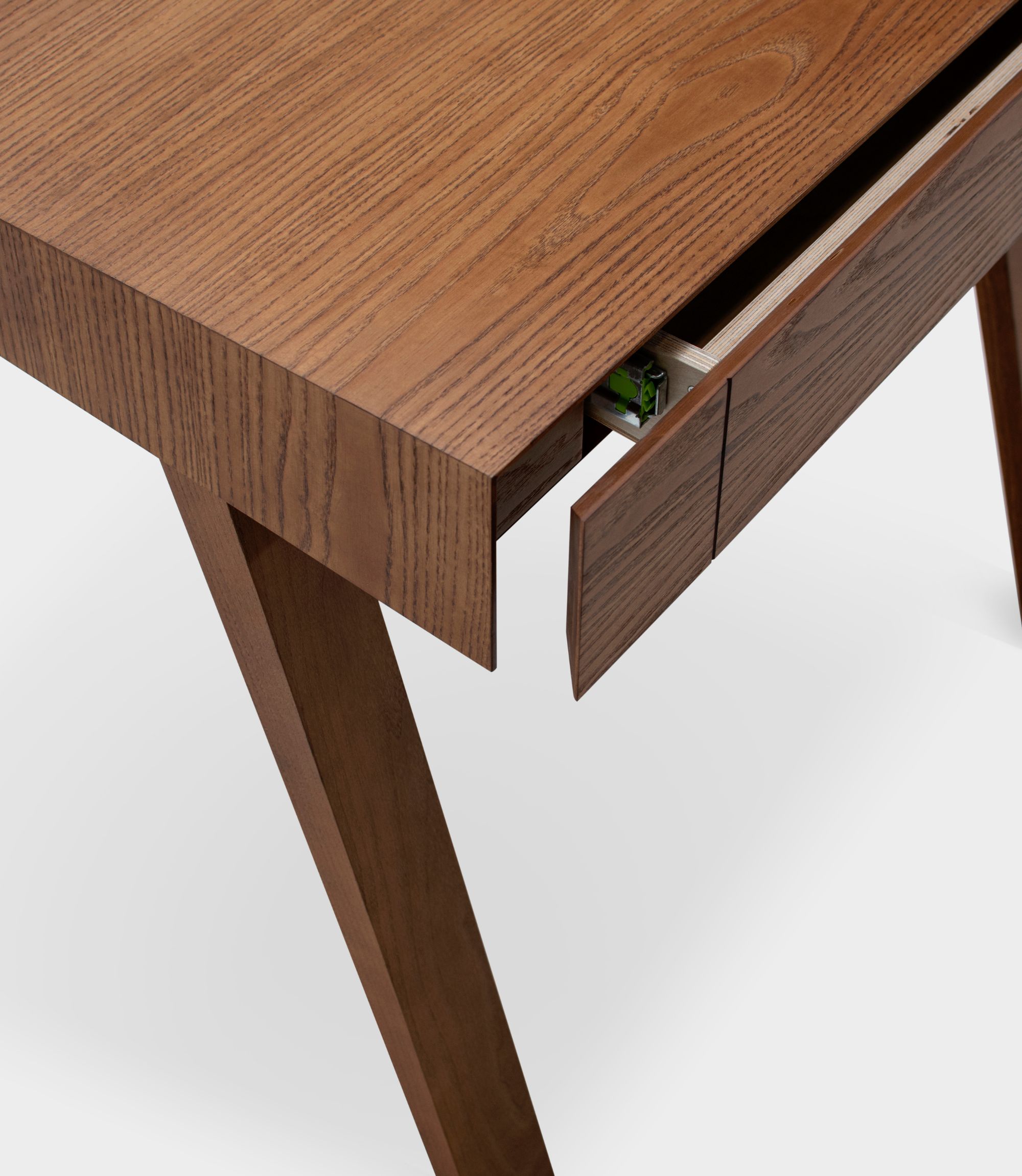 Schreibtisch 4.9 Eschenholz lackiert Braun