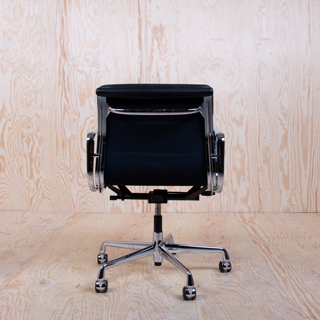 Vitra Eames EA217 Soft Pad Chair Schwarz Leder