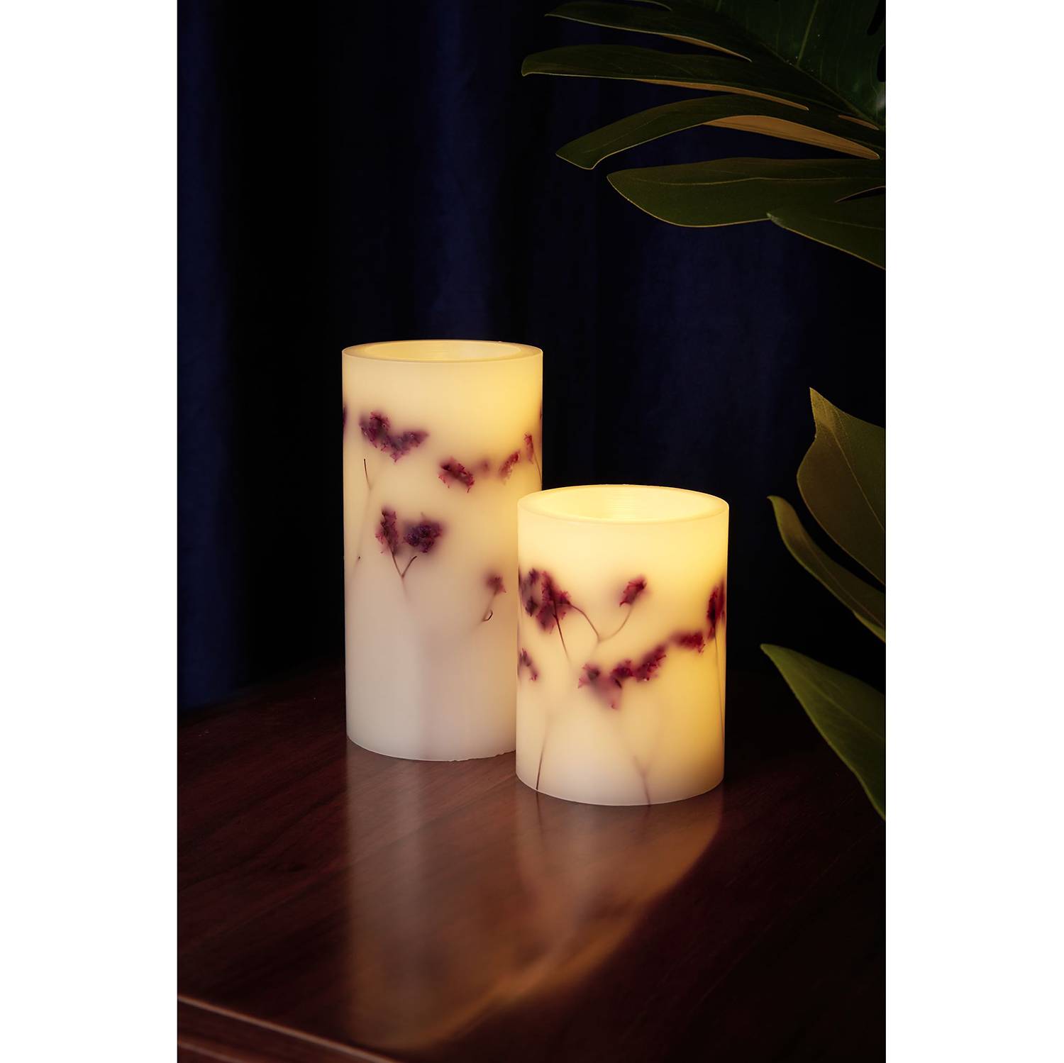 2x Shiny Bloom Wax Candle White