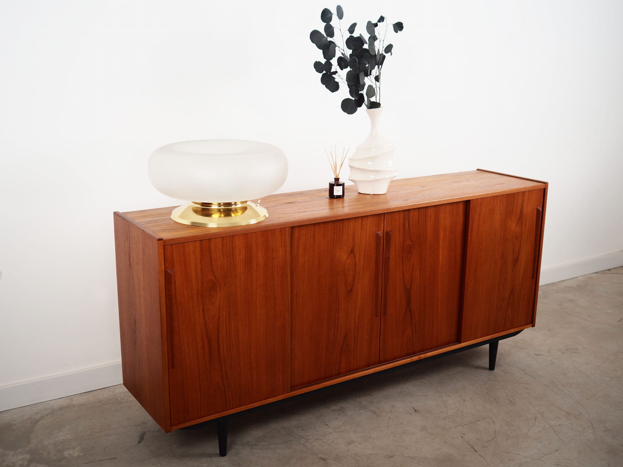 Table lamp
Glass
Metal
1970s