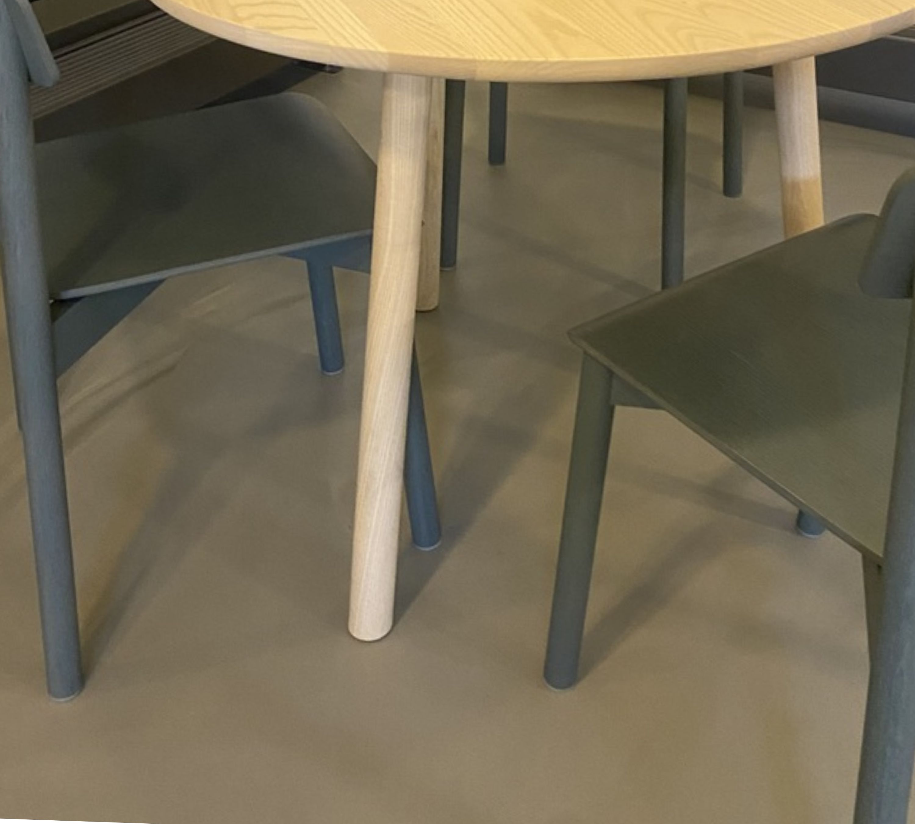 Profile Table Ash wood Natural Ø 94 cm