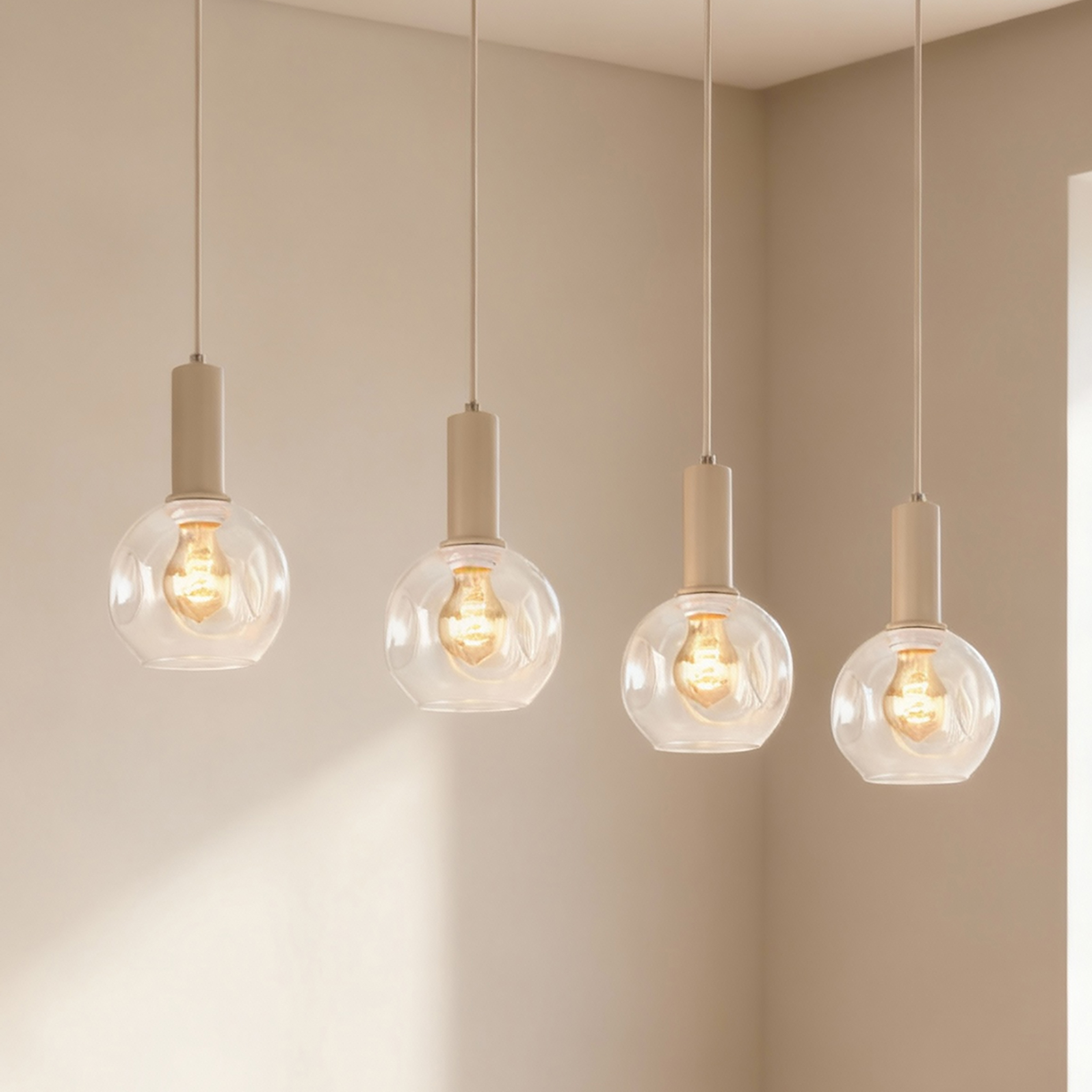 4-Flammig Bilman Pendelleuchte Gusseisen Klarglas Beige