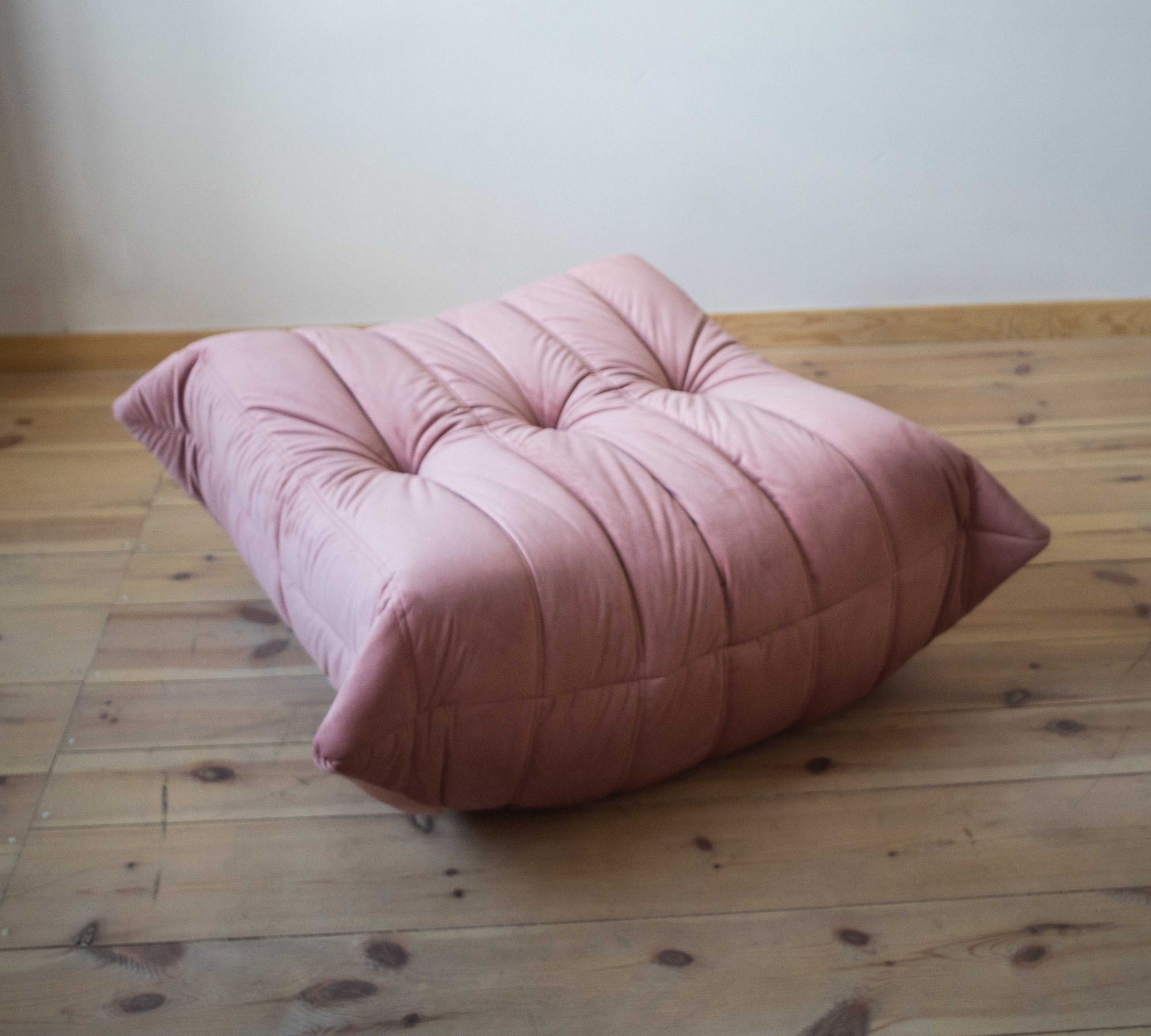 Togo Ottoman Velvet Pearl Pink