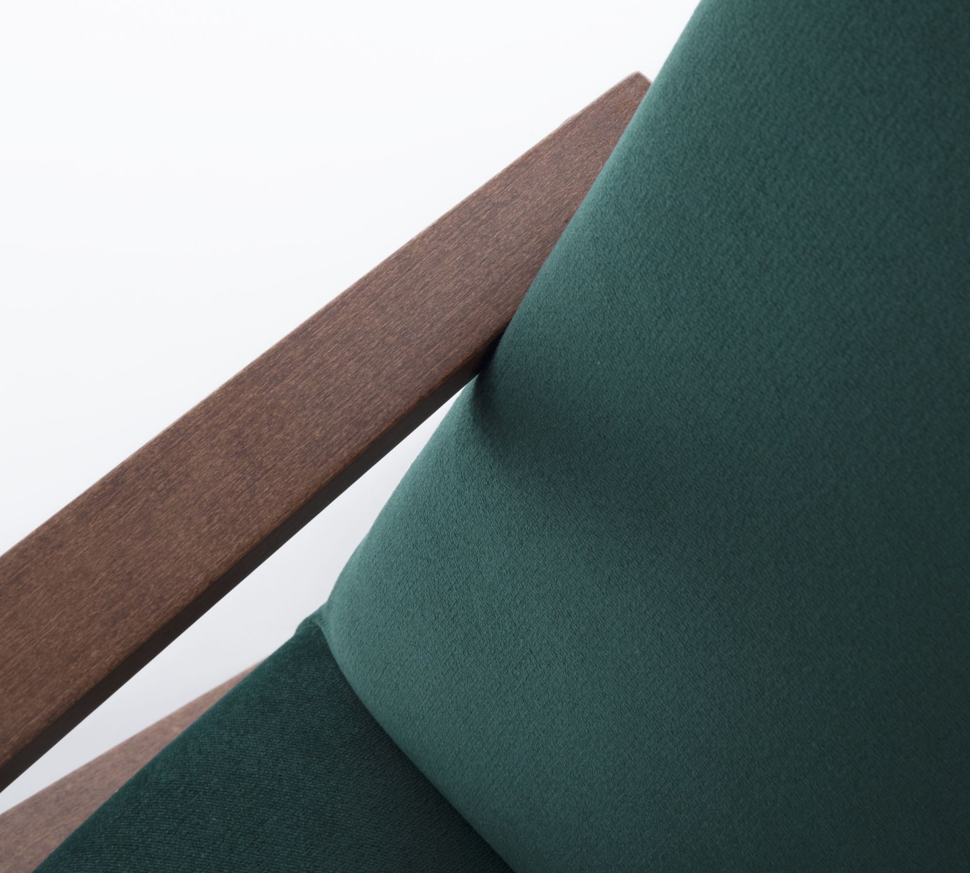 Retrostar Sessel Velvet Line Nussbaum Beizung Jägergrün