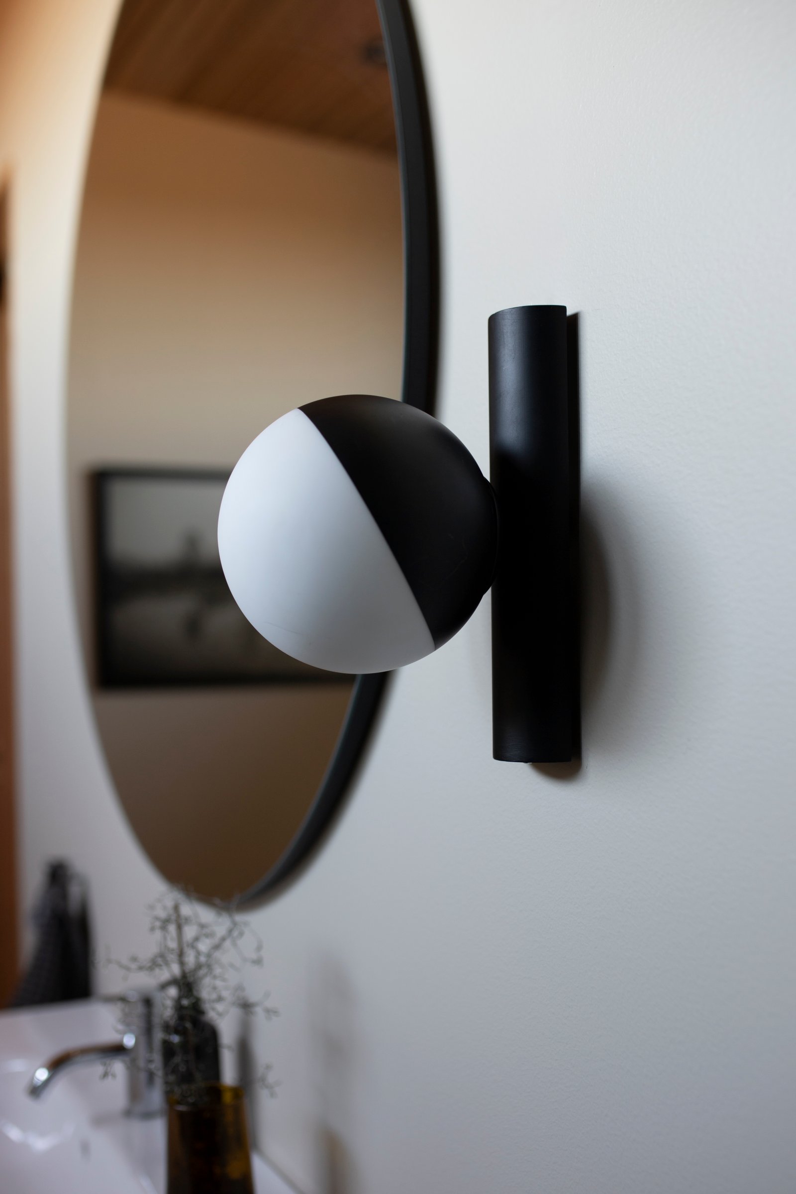 Contur 15 Wandleuchte Metall Schwarz Weiß IP44