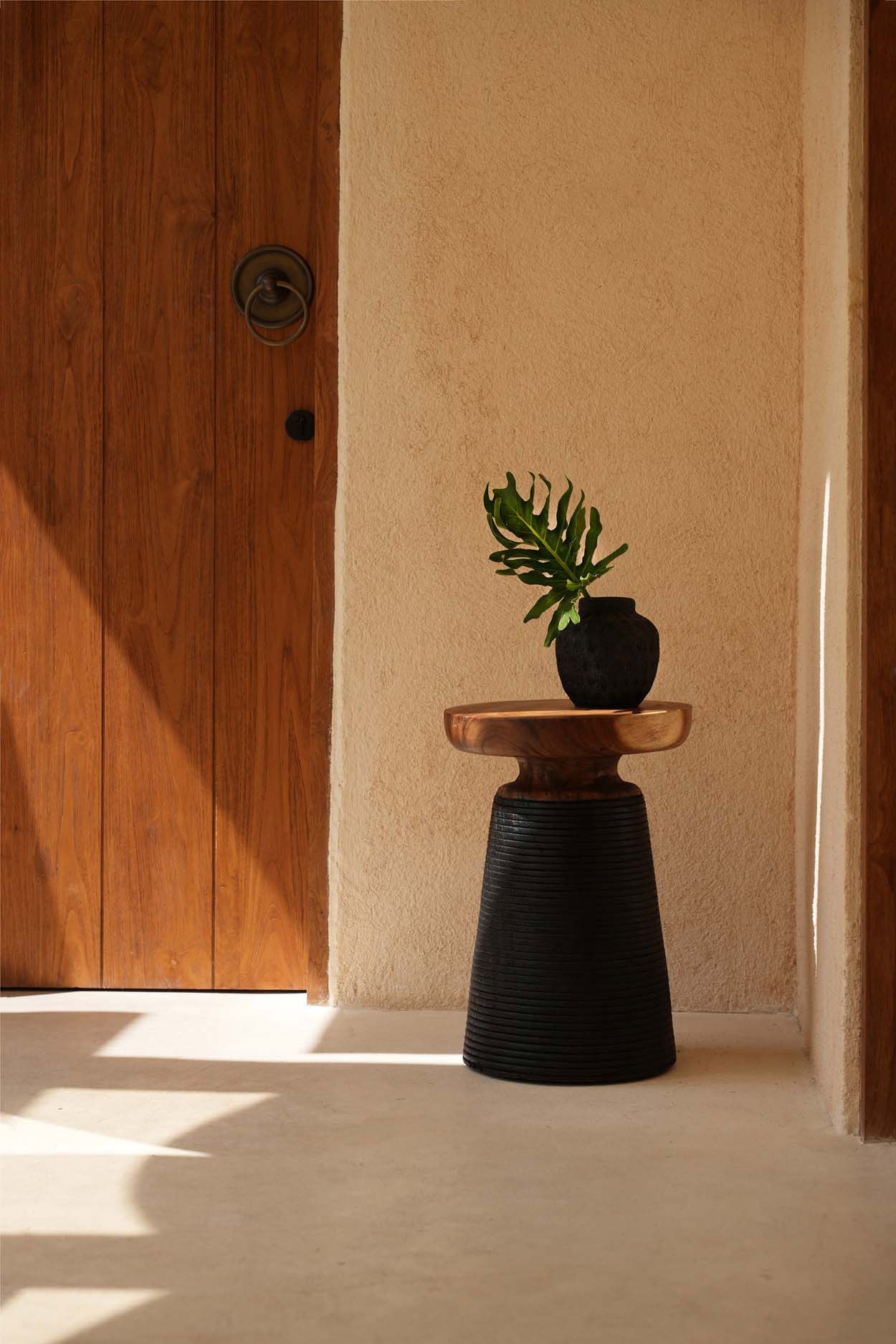 The side table End Black Natural ø40cm