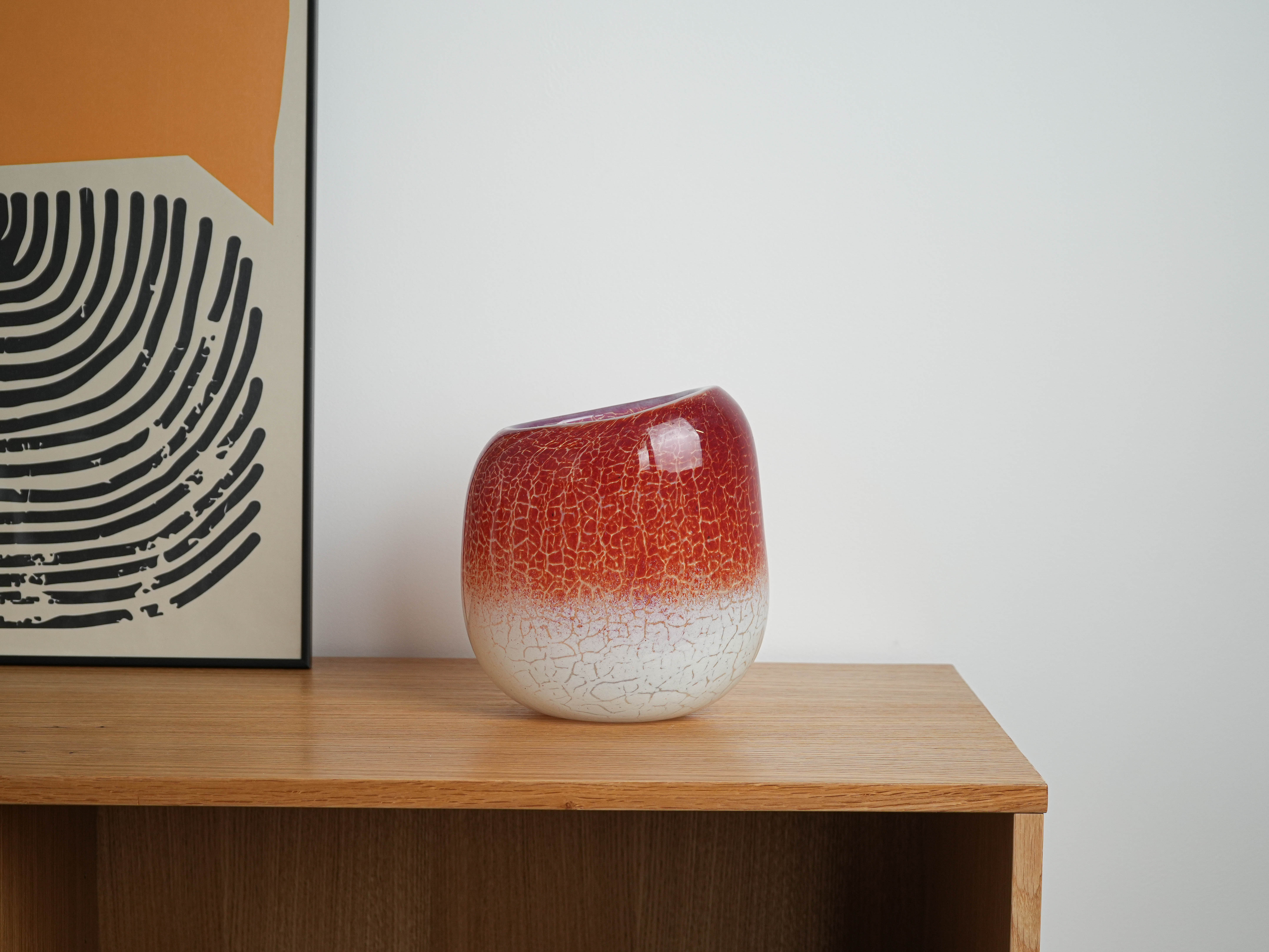 Vase Mattglas Weiß Rot 1970er Jahre