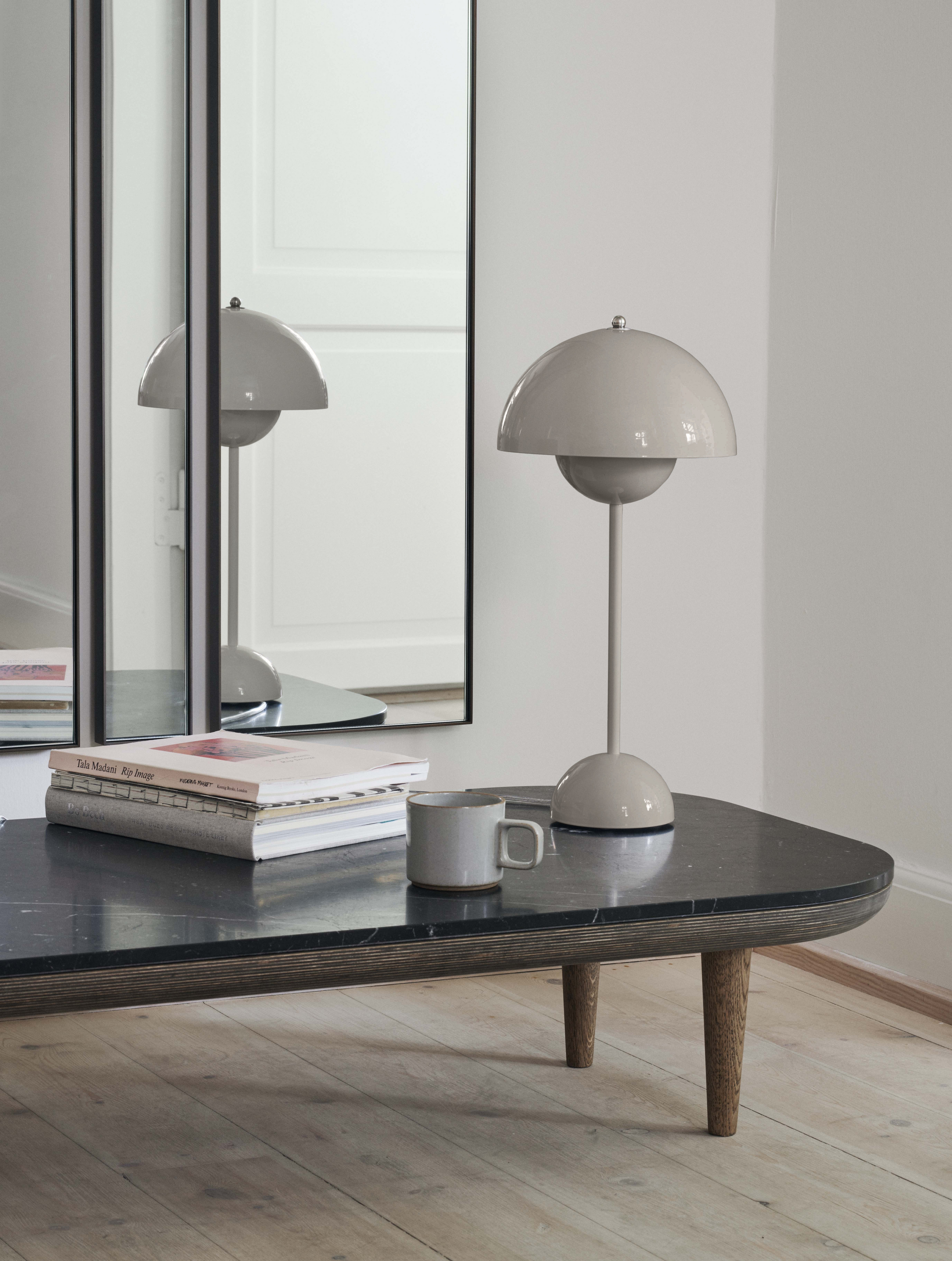 FlowerPot VP3 Tischleuchte Beige