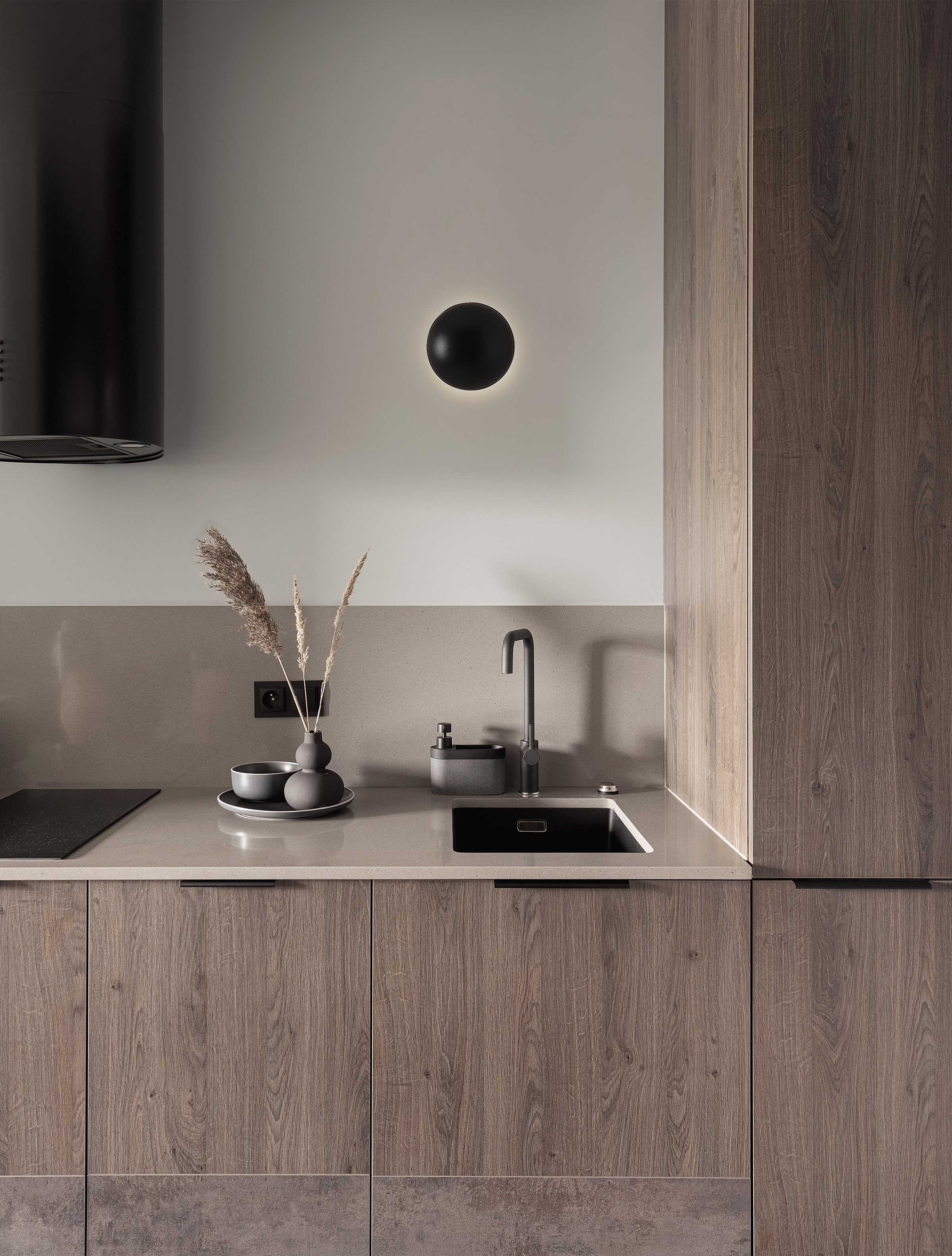 Iona Wall Lamp Aluminium Black