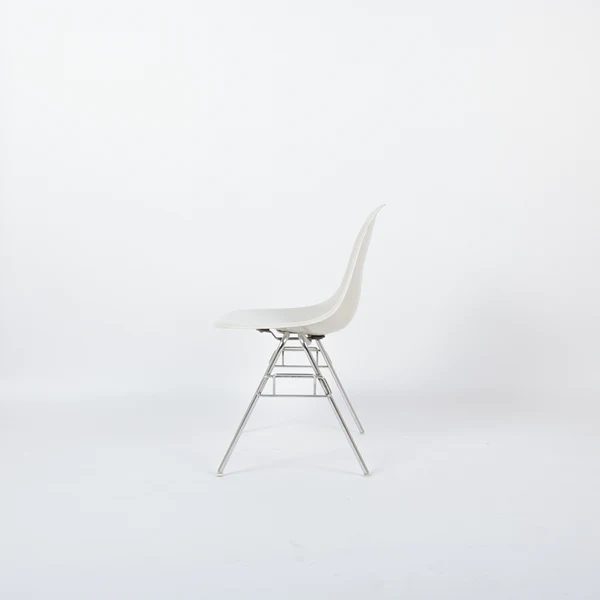 Eames Fiberglass Side Chair by Herman Miller Parchment 