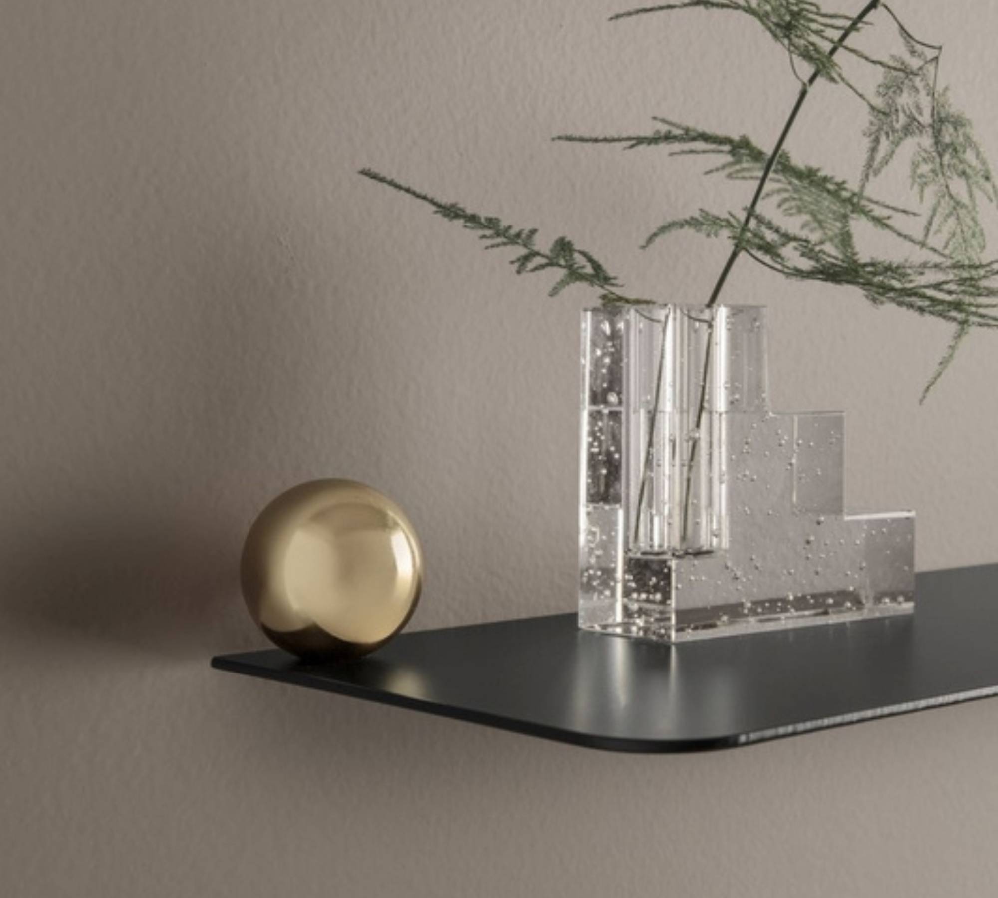 Flying Shelf Regal Gold Schwarz
