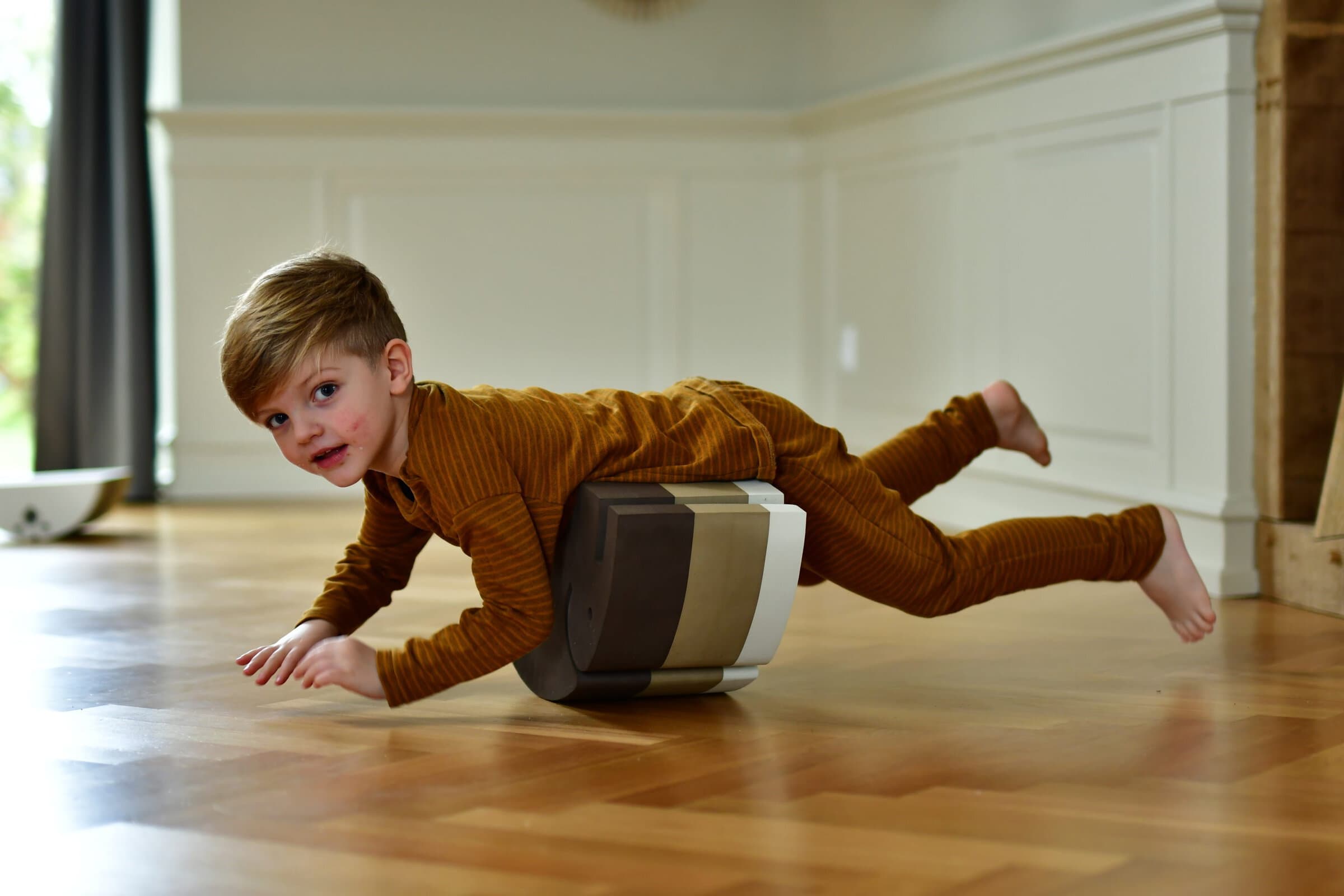 Elephant Medium stool Sand grey