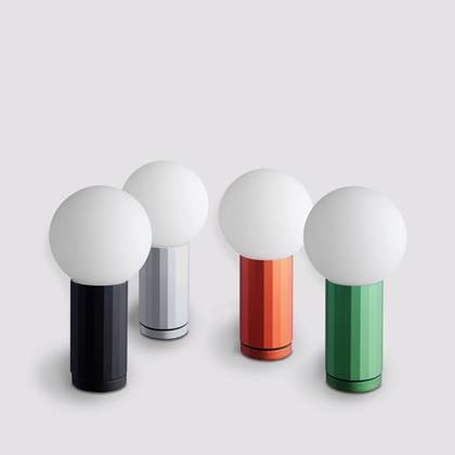 Turn On LED Tischleuchte Aluminium Opalglas Silber