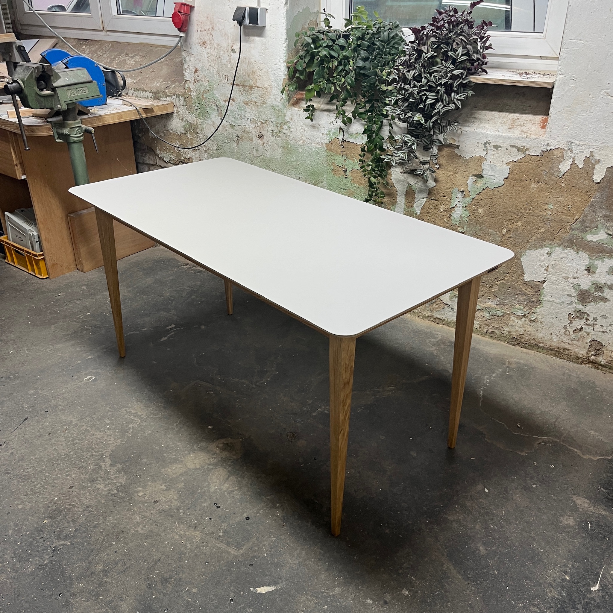 Beluga Table with extension Wood Pebble Smokey Blue