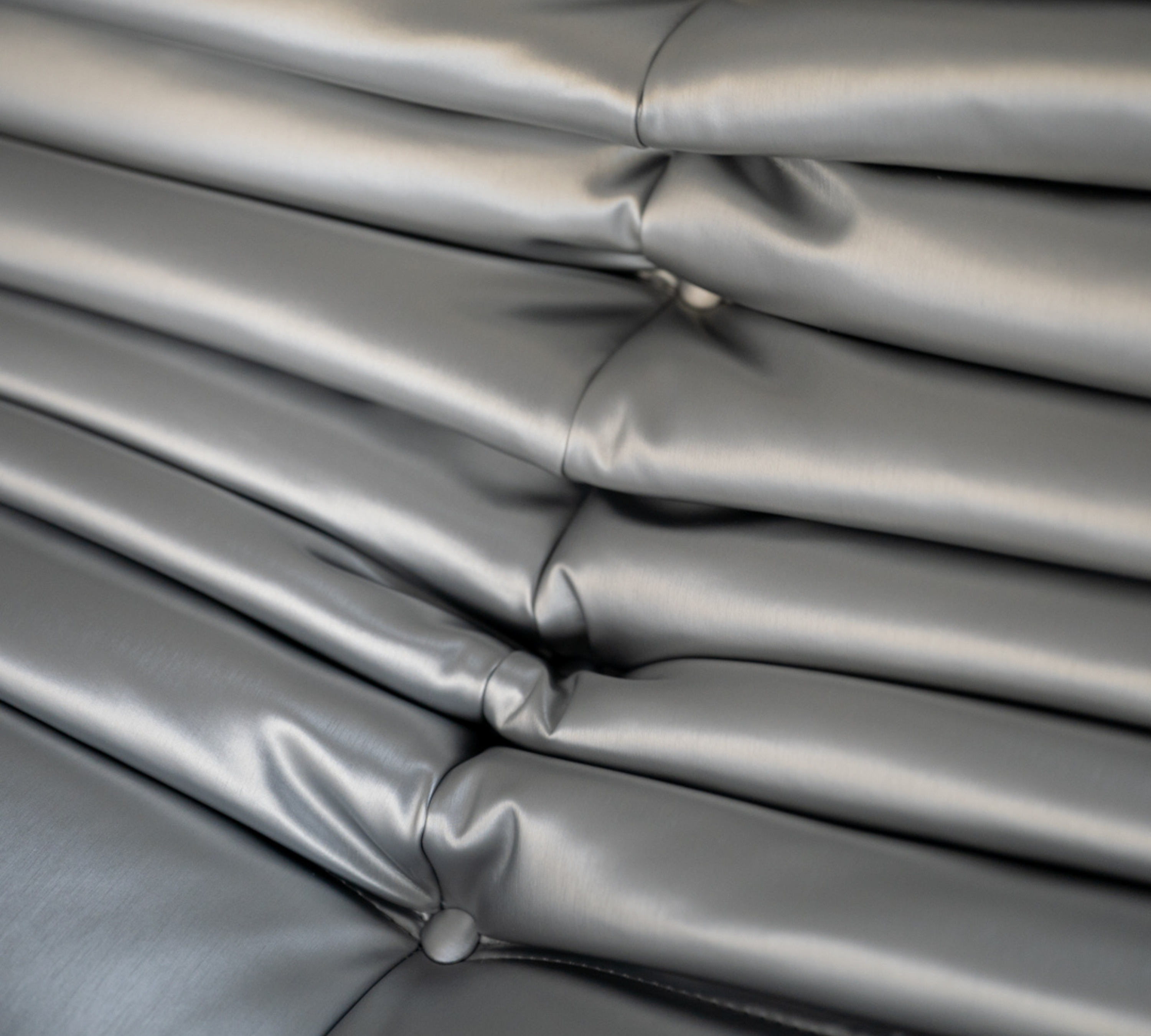 Poltrona Togo in ecopelle grigio spazio