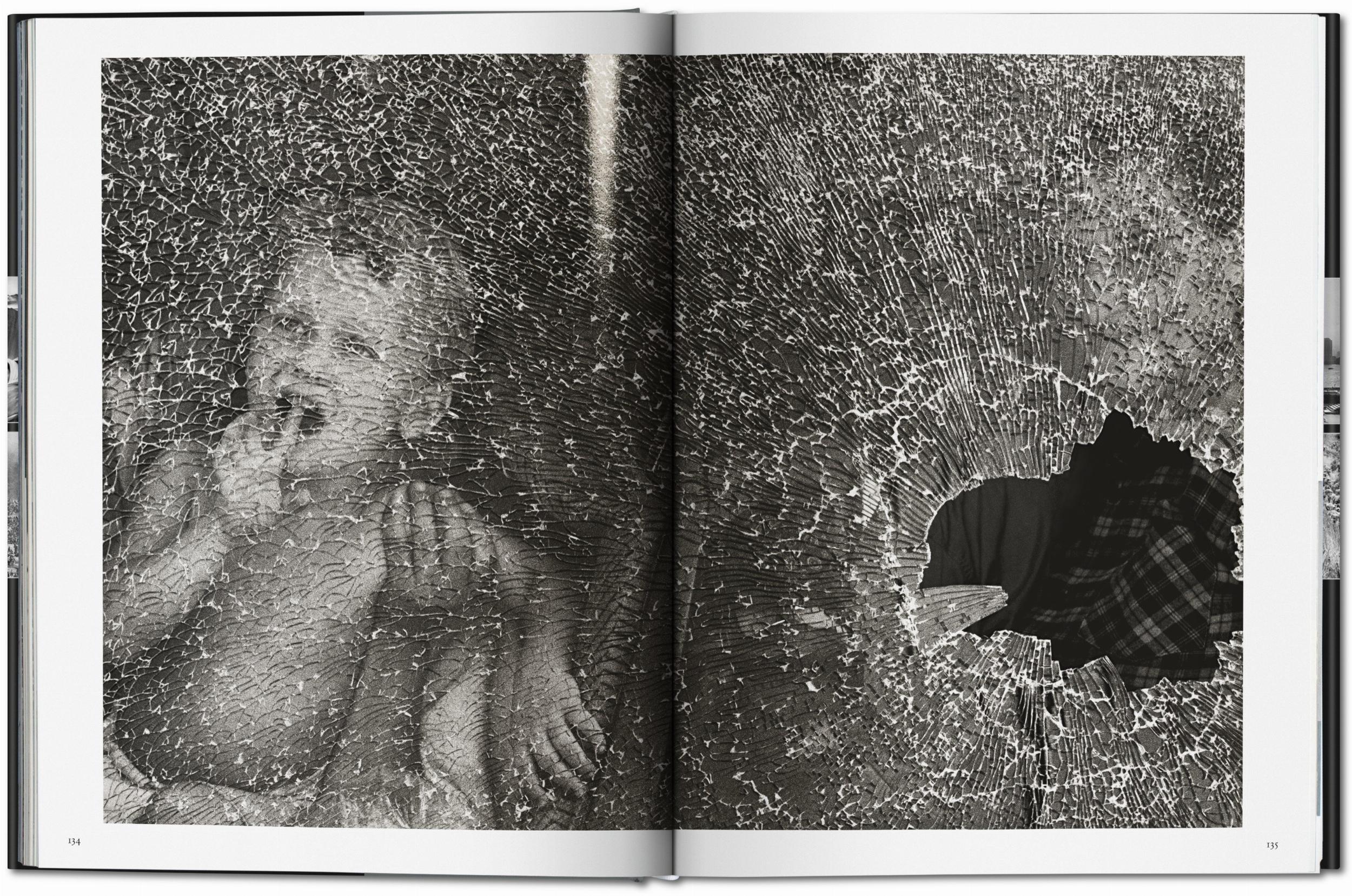 Sebastião Salgado. Exodus