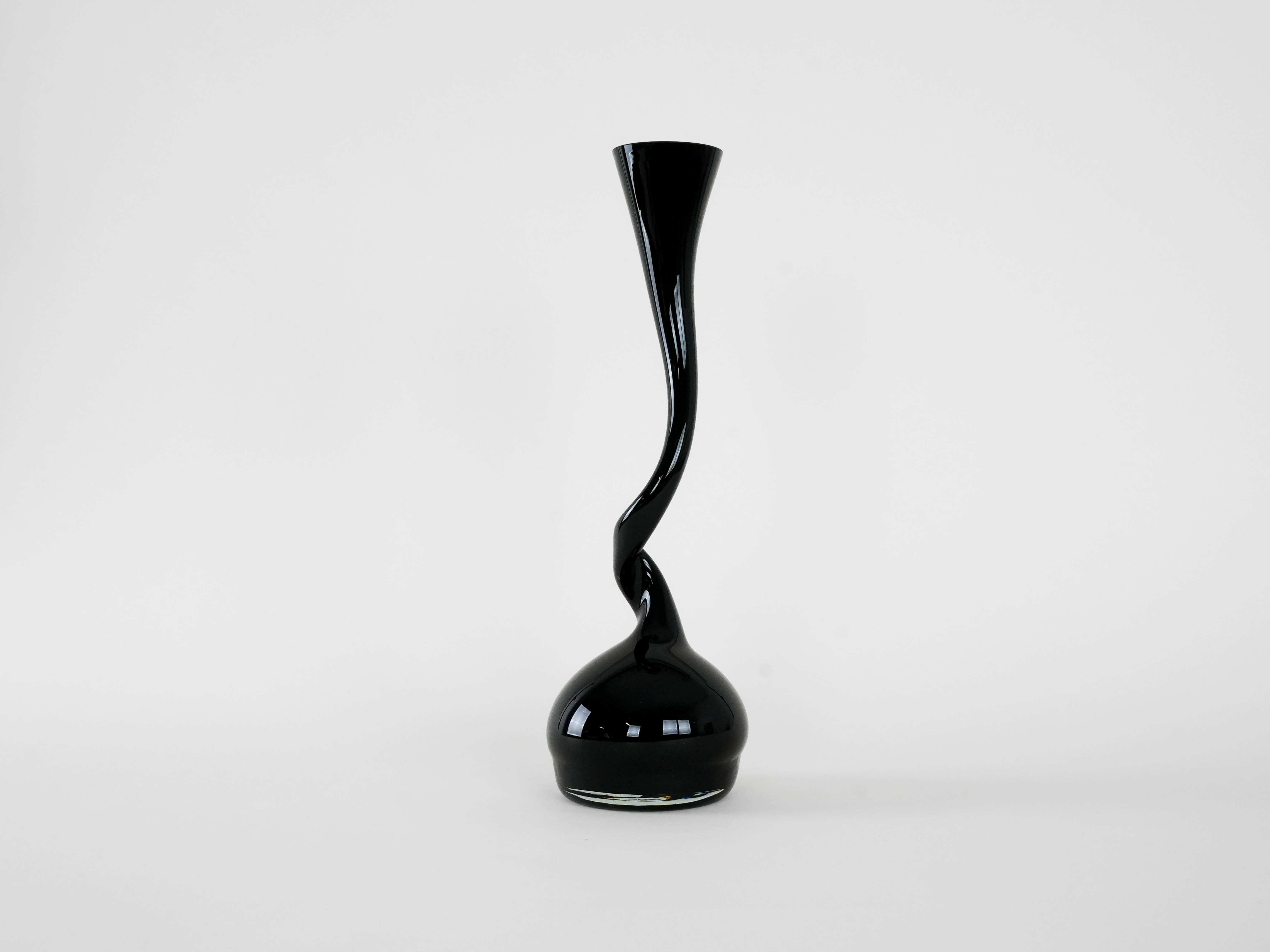 Swing Vase Black 2000s