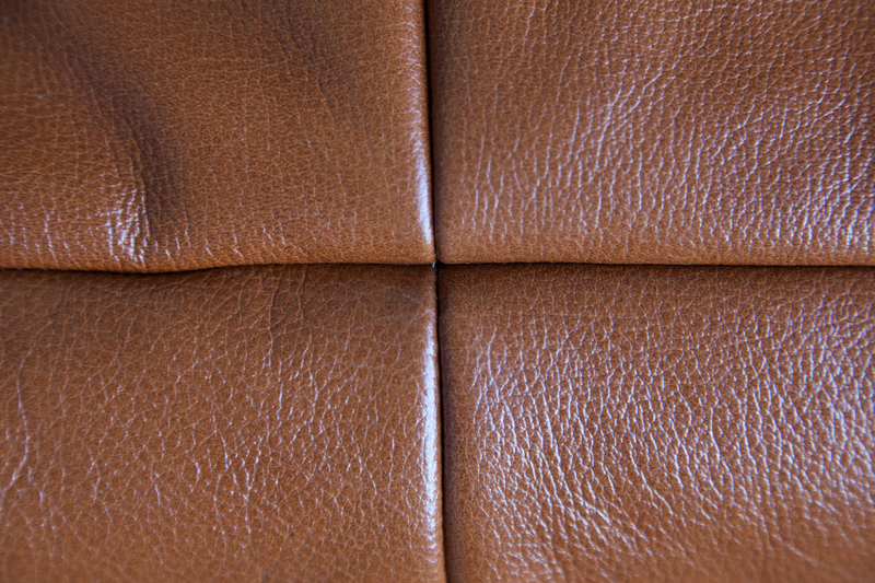 Togo Sofa 3-Sitzer Hochglanzleder Whiskybraun