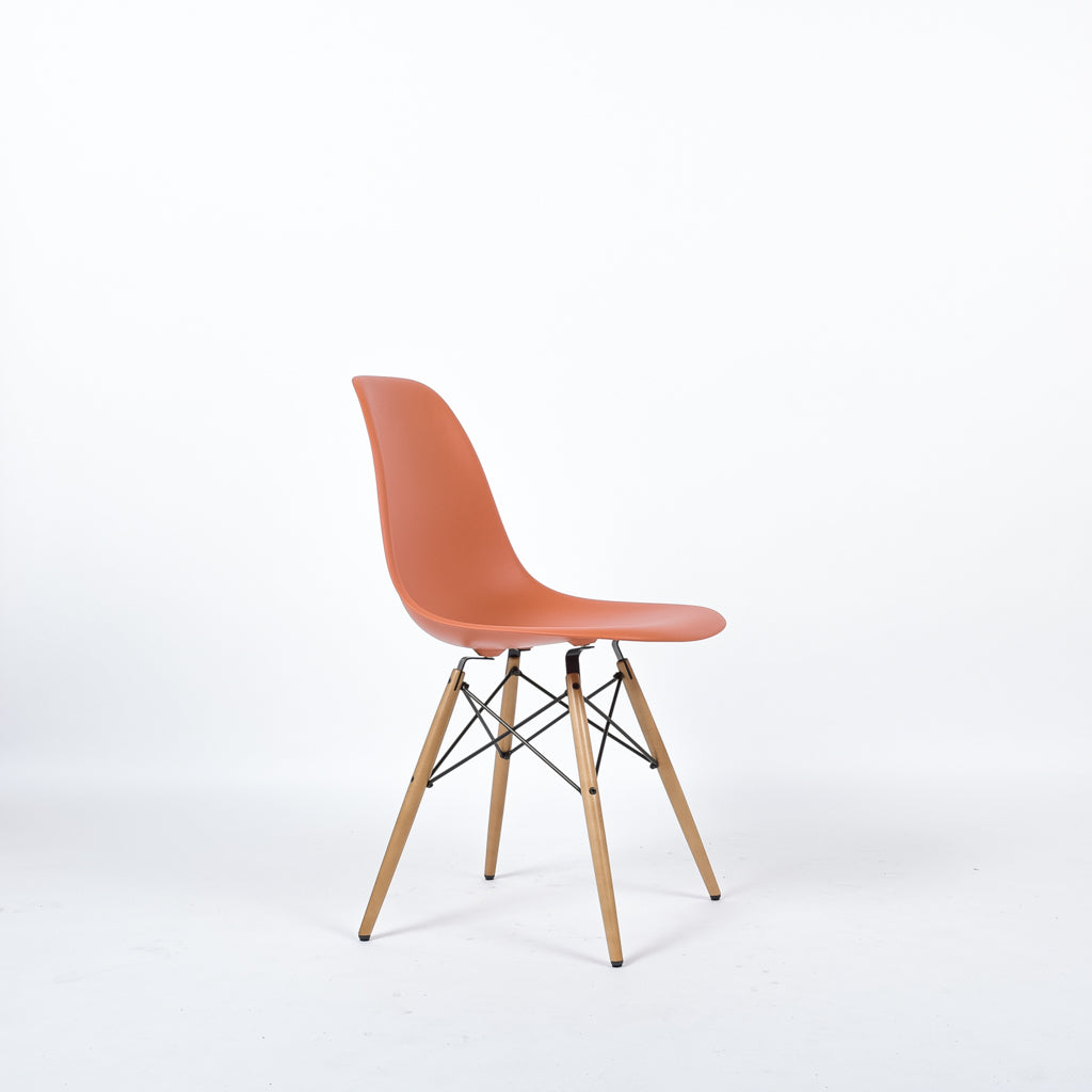 DSW Chair Ahorn Gestell Rot 