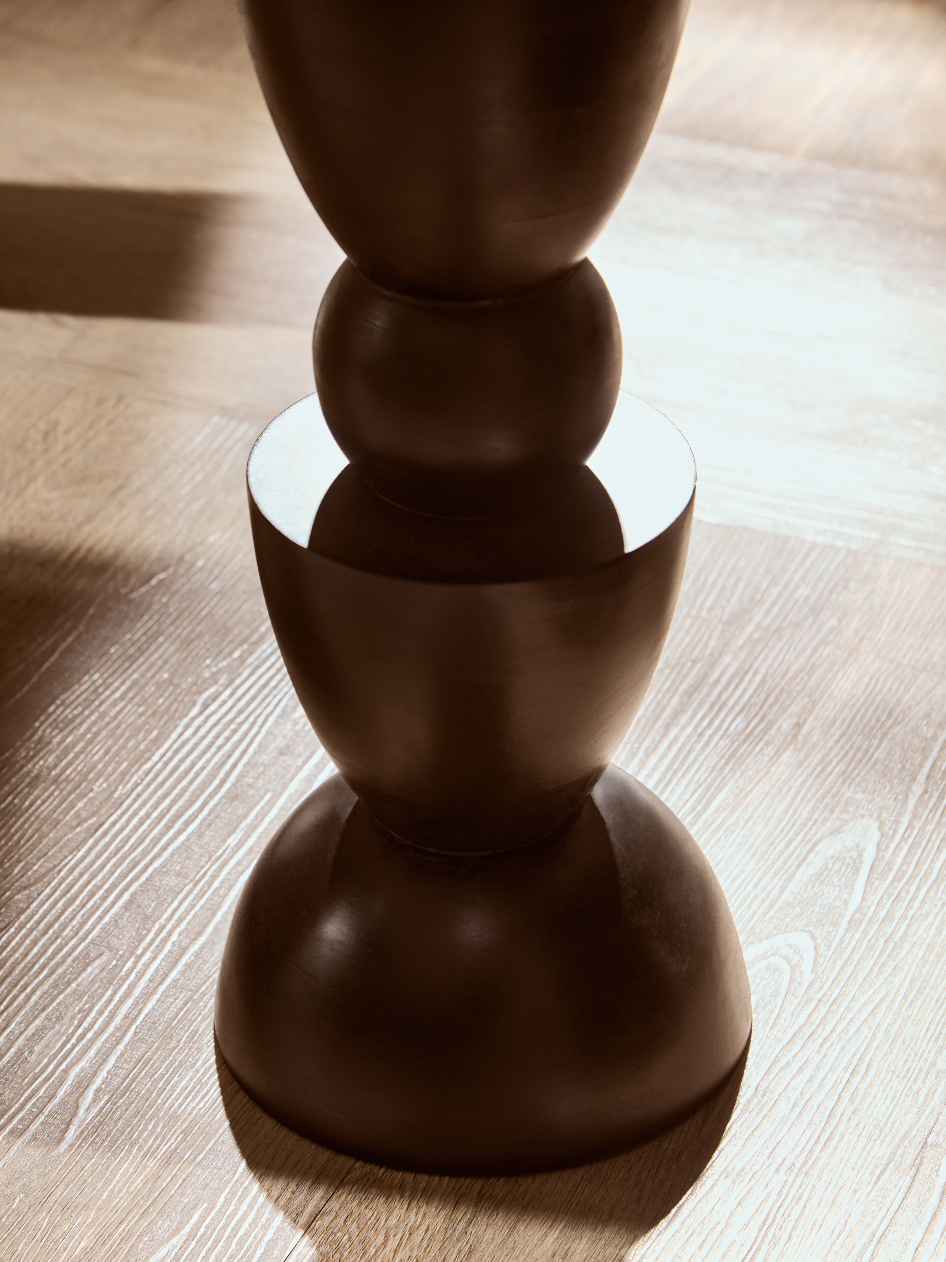 Walsa Mango Holz Kreis Säulen-Detail Beistelltisch Schwarz
