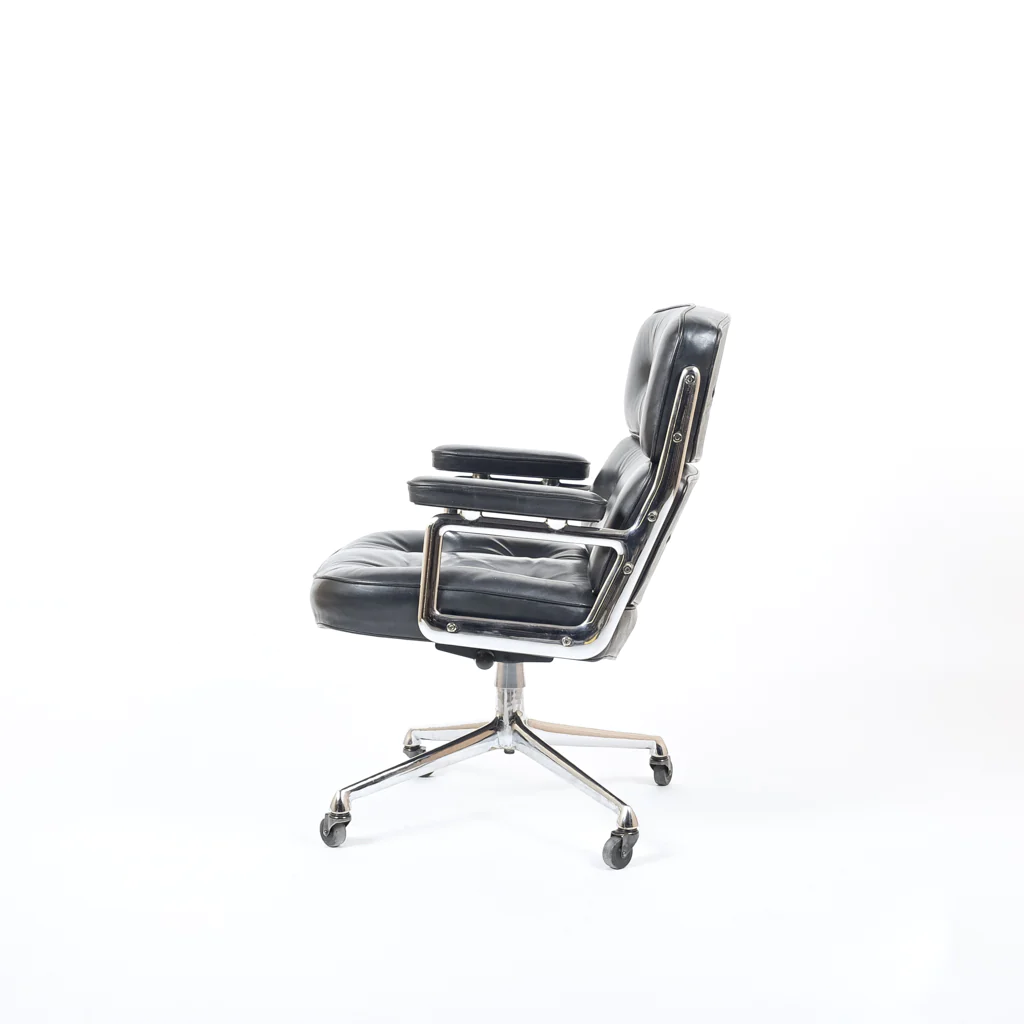 ES 104 Eames Lobby Chair Leder Schwarz