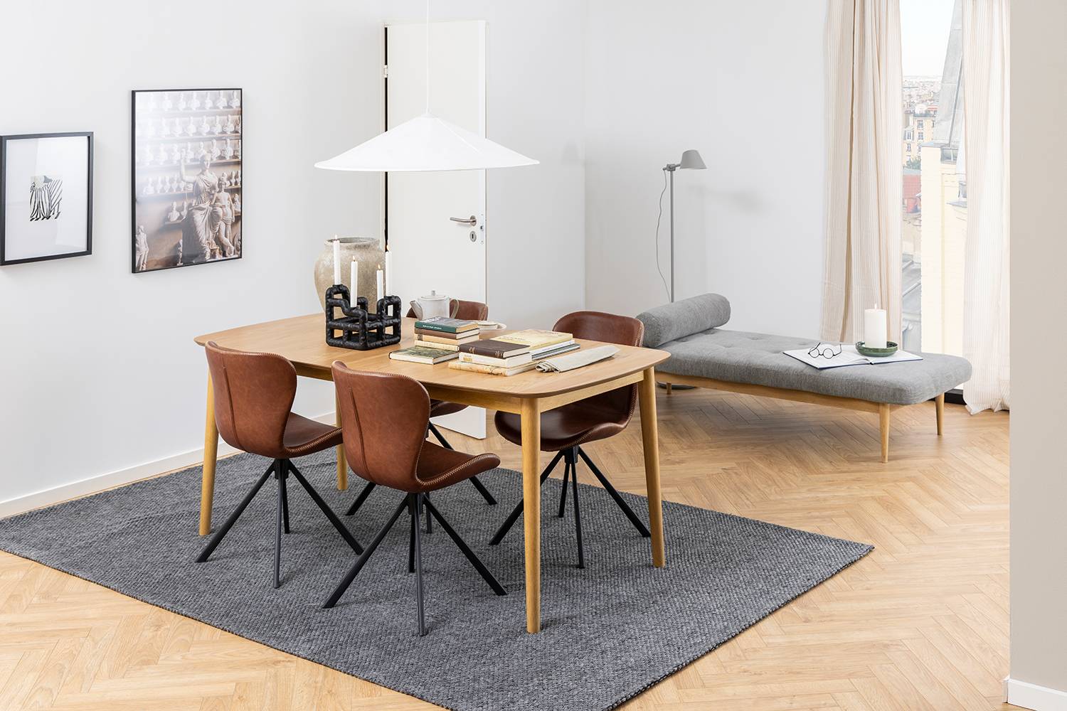LIVARAS Drehbarer Polsterstuhl Kunstleder Cognac