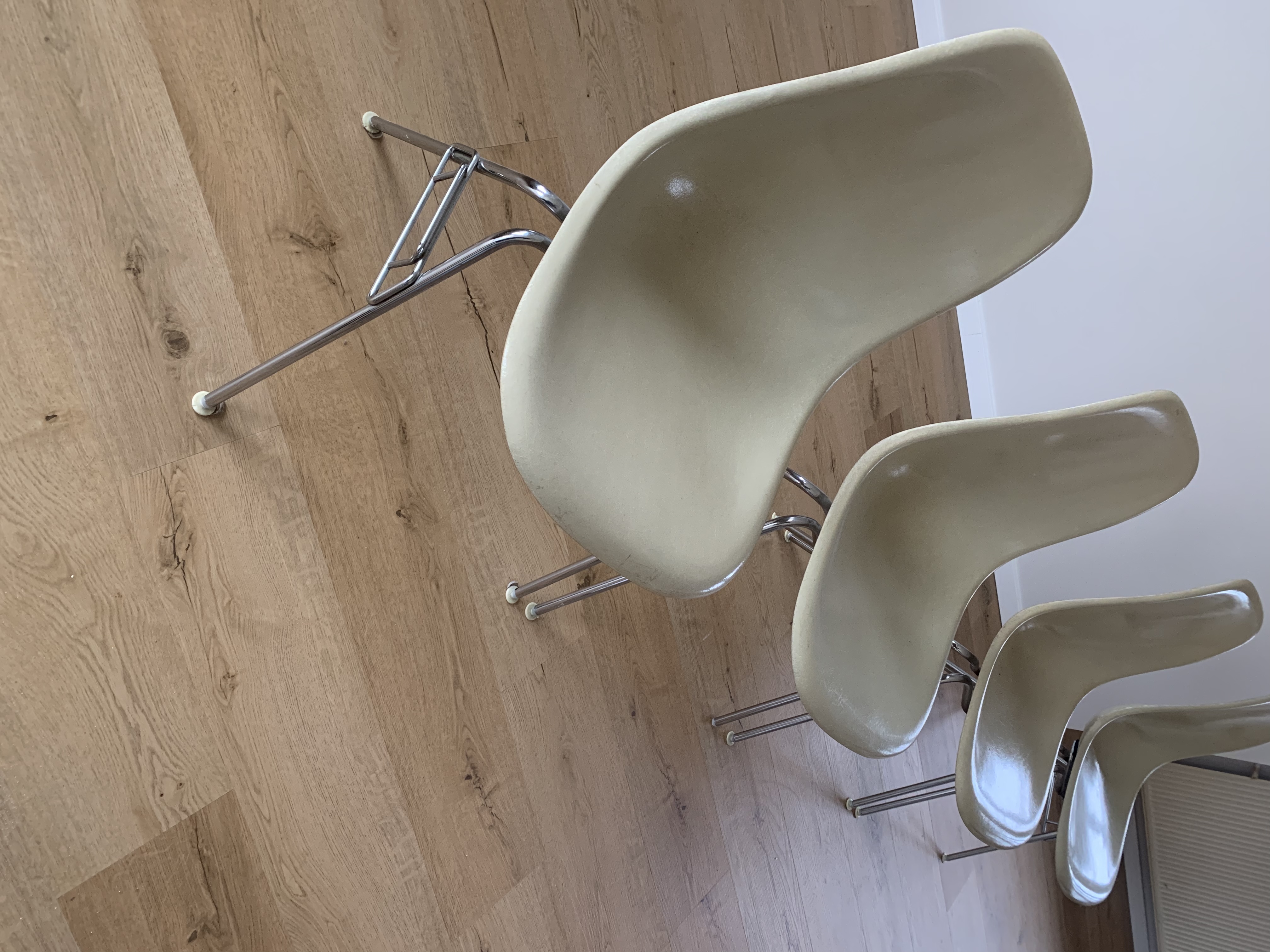 4x Eames Fiberglass Side Chair by Herman Miller 1970er Jahre