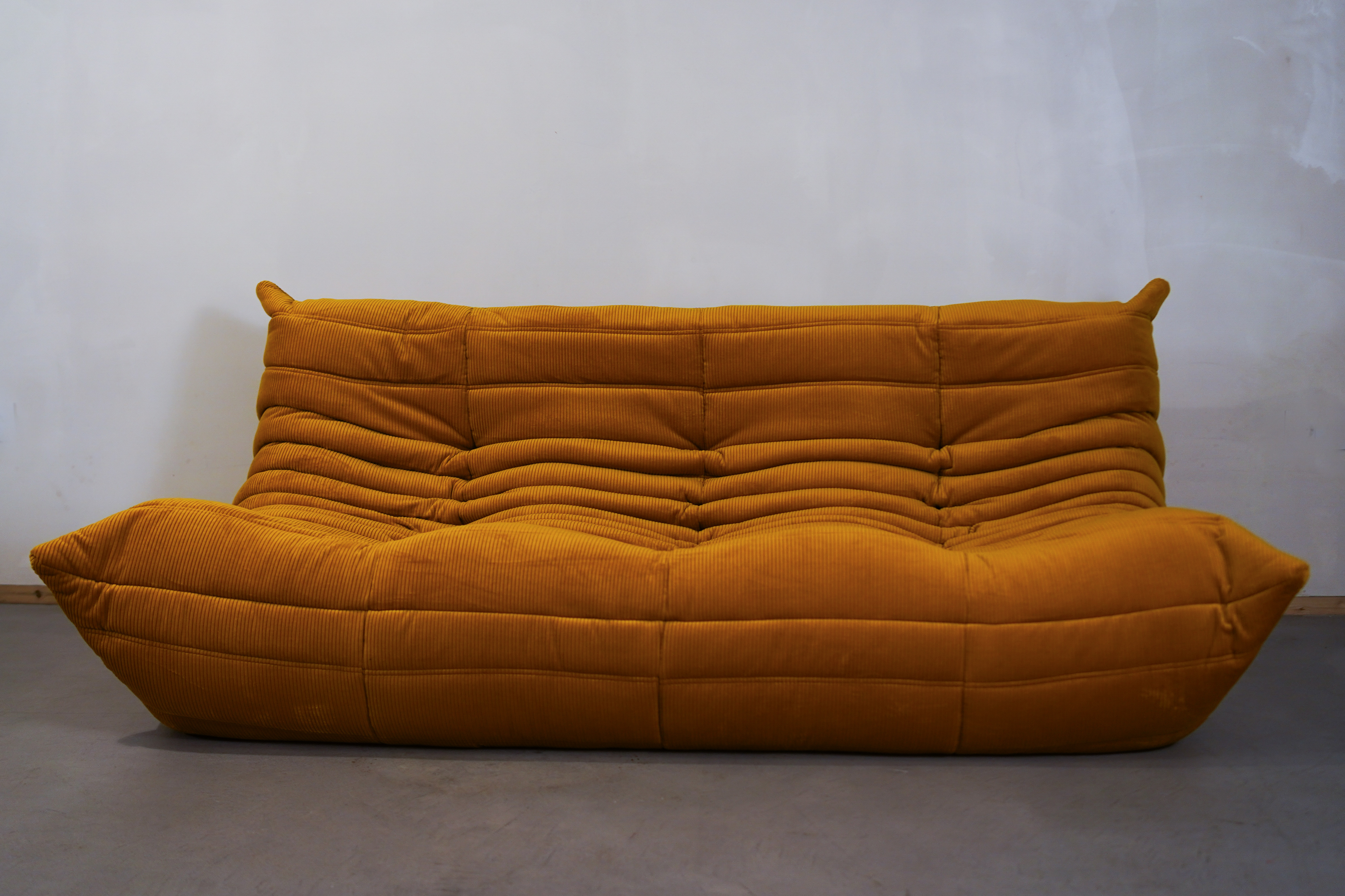 Togo Sofa 3-Sitzer Cord Goldgelb