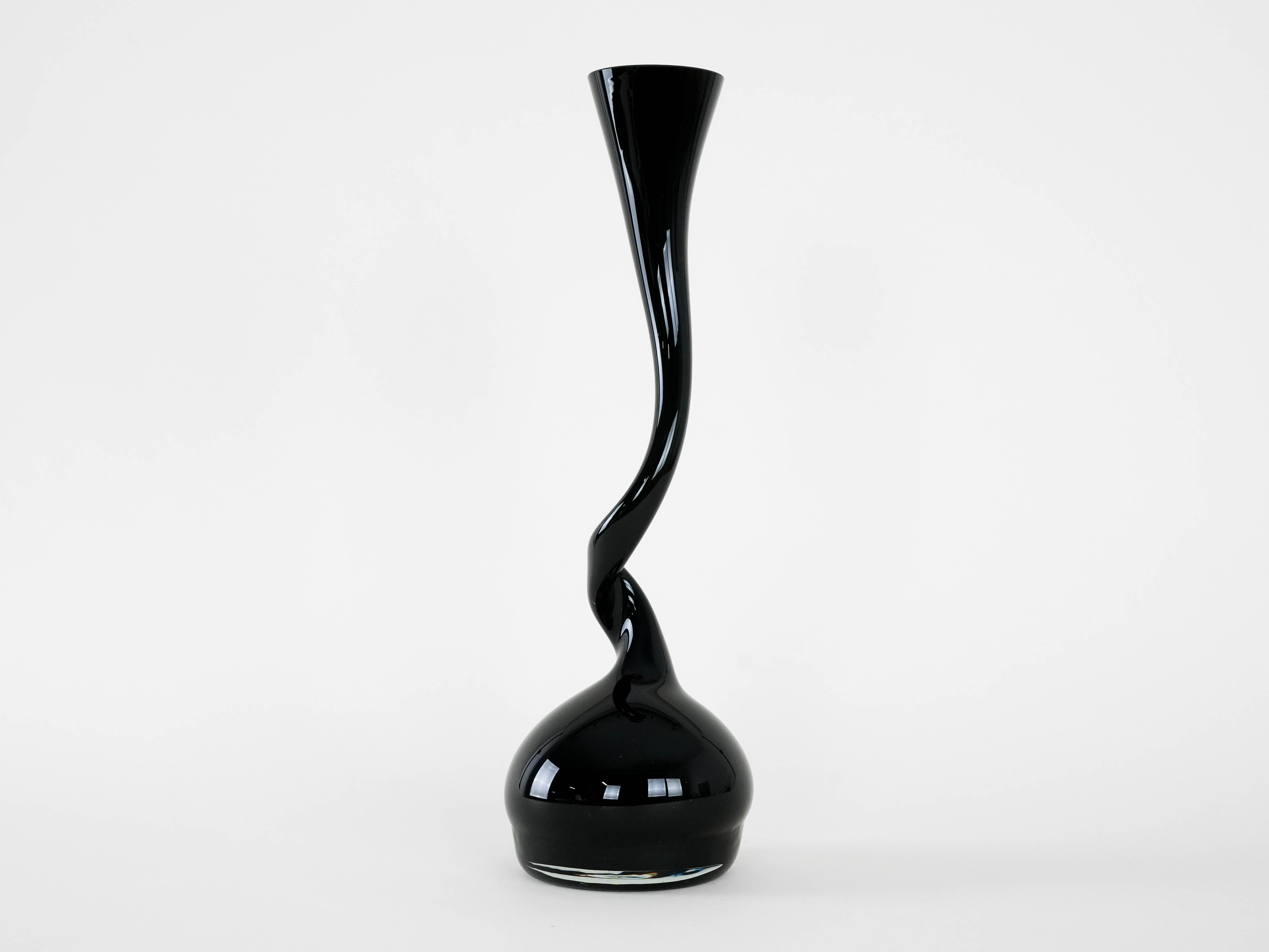 Swing Vase Black 2000s