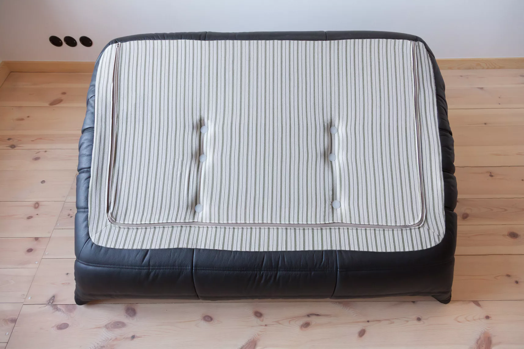 Togo Sofa 2-seater Madras leather Black