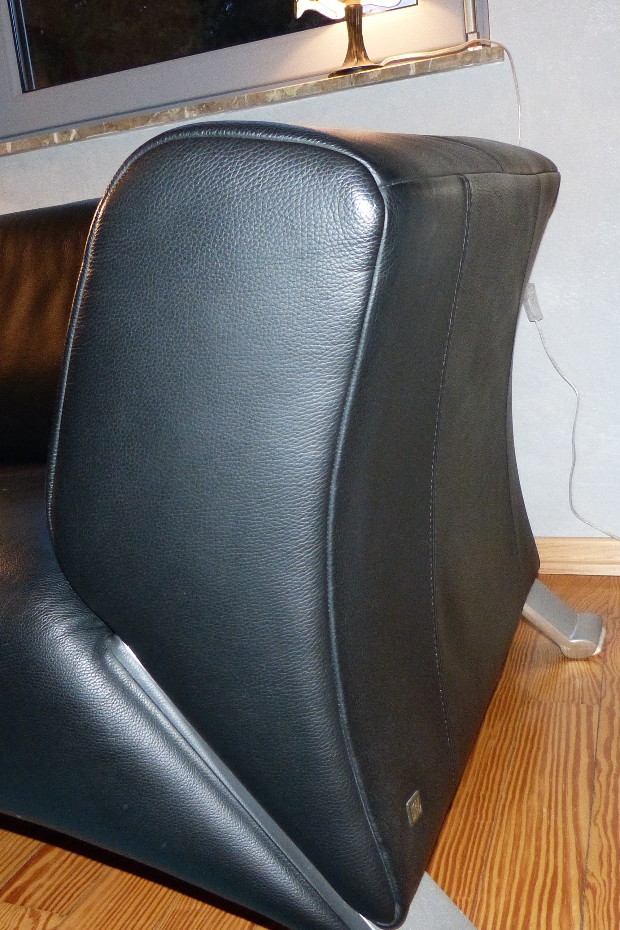 322 Sofa Aluminium Holz Schwarz