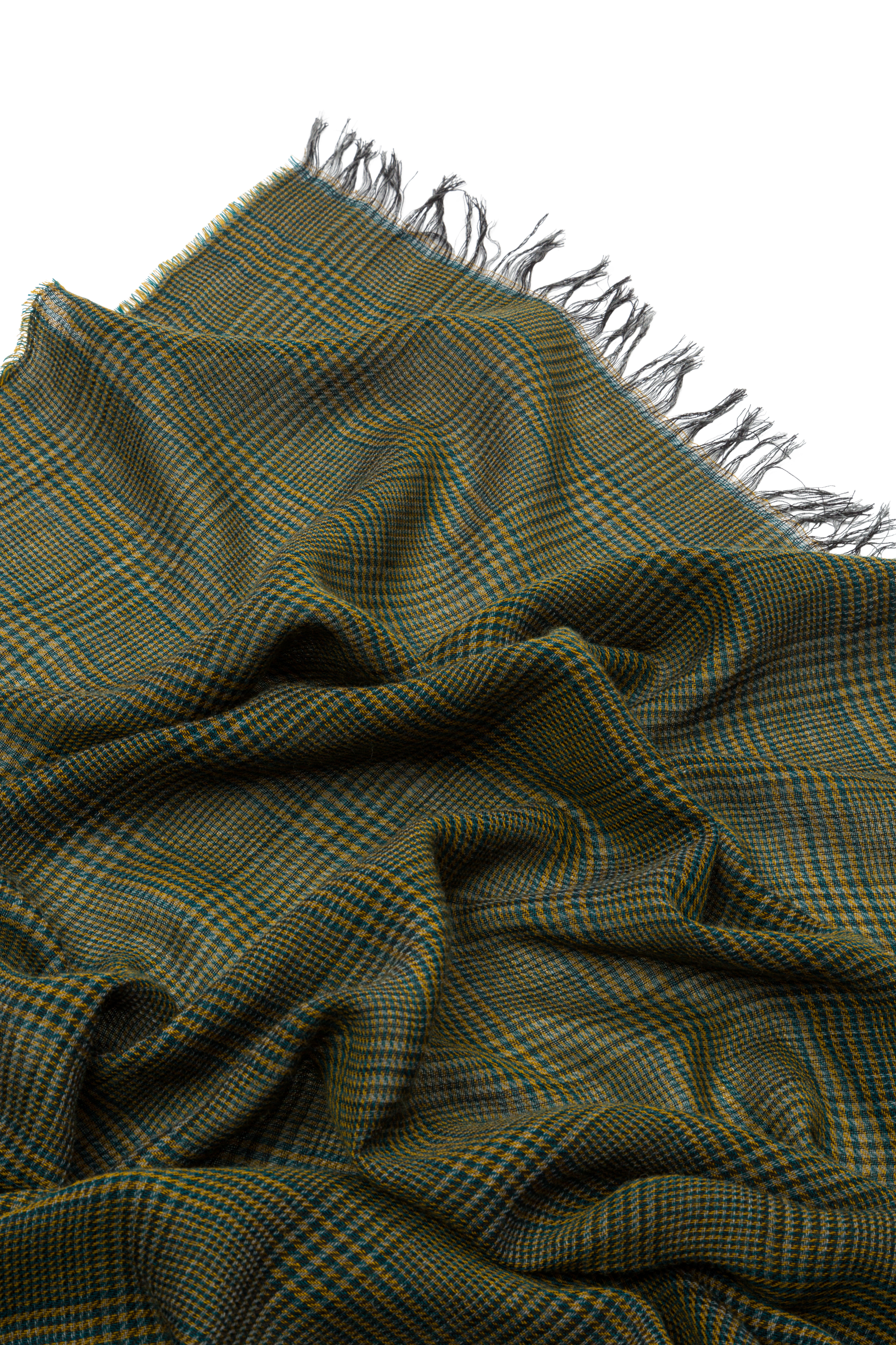 The only German part is "Sibilla Decke 100% Merinowolle Braun".
Here is the translation:

Sibilla Blanket 100% Merino Wool Brown