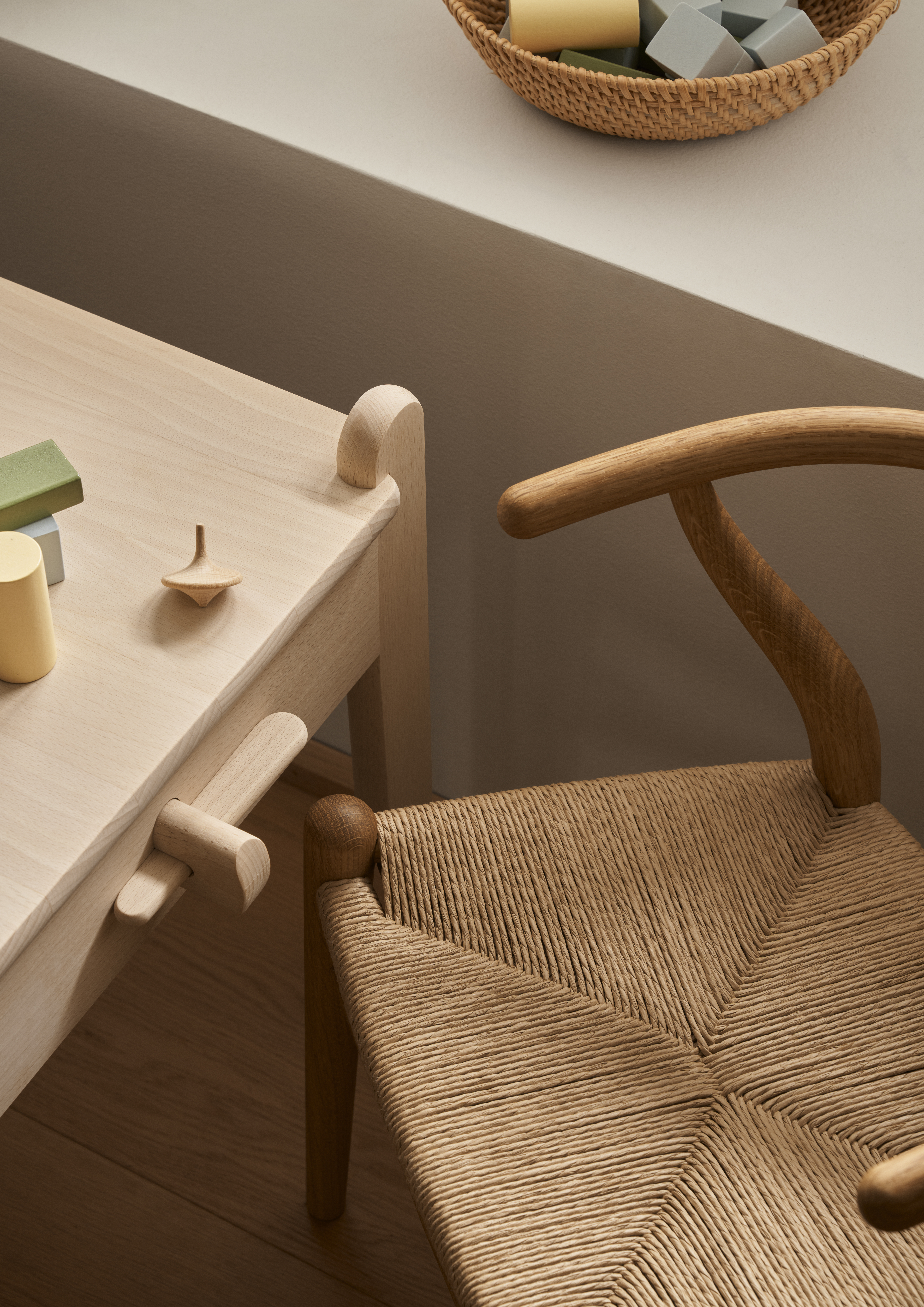 CH24 Wishbone Kinderstuhl Beige