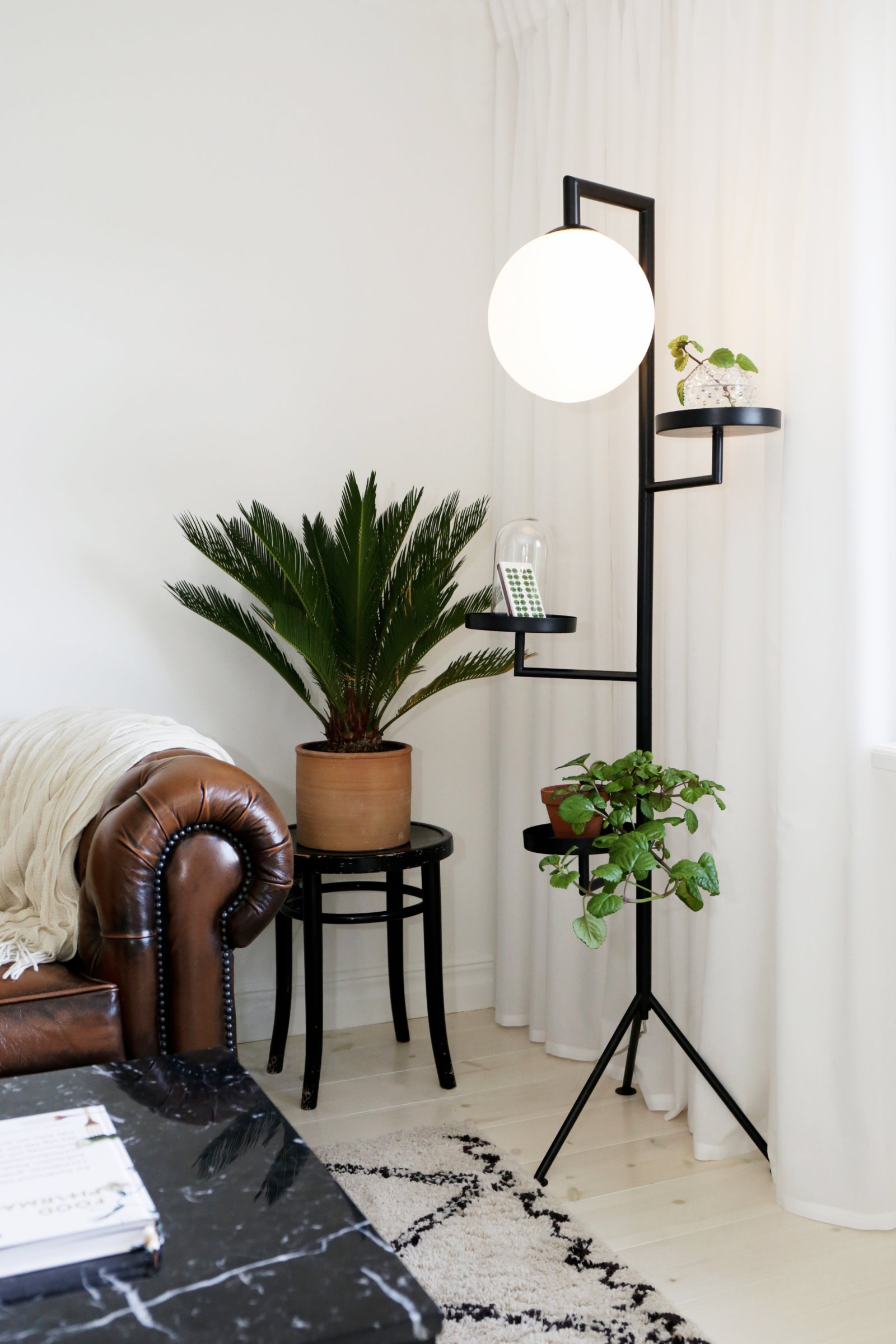 Astoria Floor Lamp Black